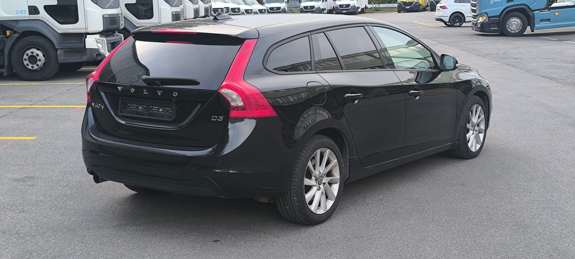 VOLVO V60 D3 Kinetic Geartronic-image-4