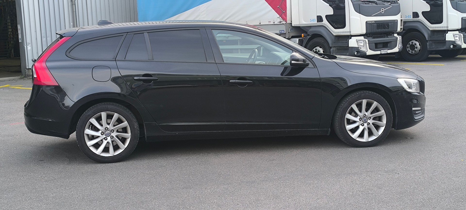 VOLVO V60 D3 Kinetic Geartronic-image-3