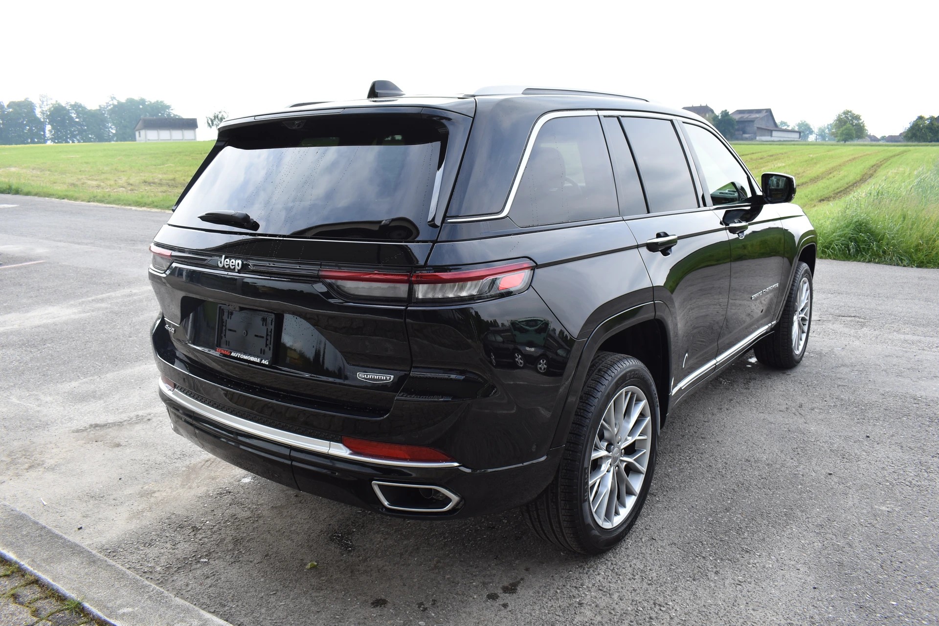 JEEP Grand Cherokee Summit 5.7 Hemi AWD-image-5