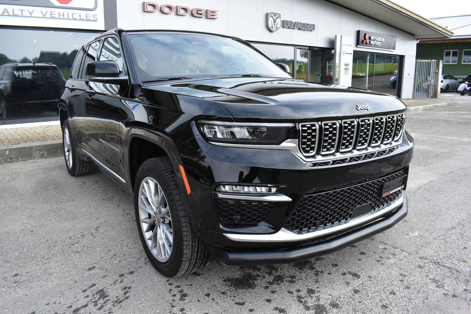 JEEP Grand Cherokee Summit 5.7 Hemi AWD-image-2