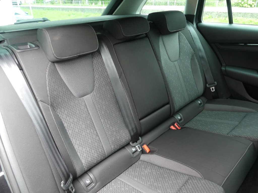 SKODA Octavia Combi 2.0 TDI DSG Ambition 4x4-image-12