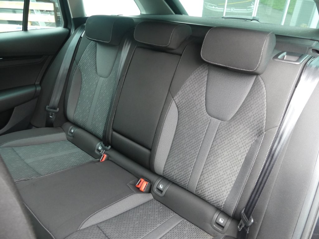 SKODA Octavia Combi 2.0 TDI DSG Ambition 4x4-image-11