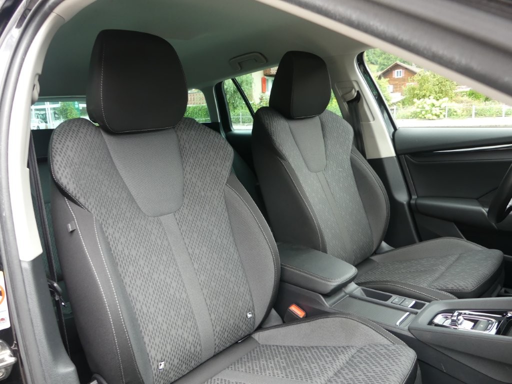 SKODA Octavia Combi 2.0 TDI DSG Ambition 4x4-image-10