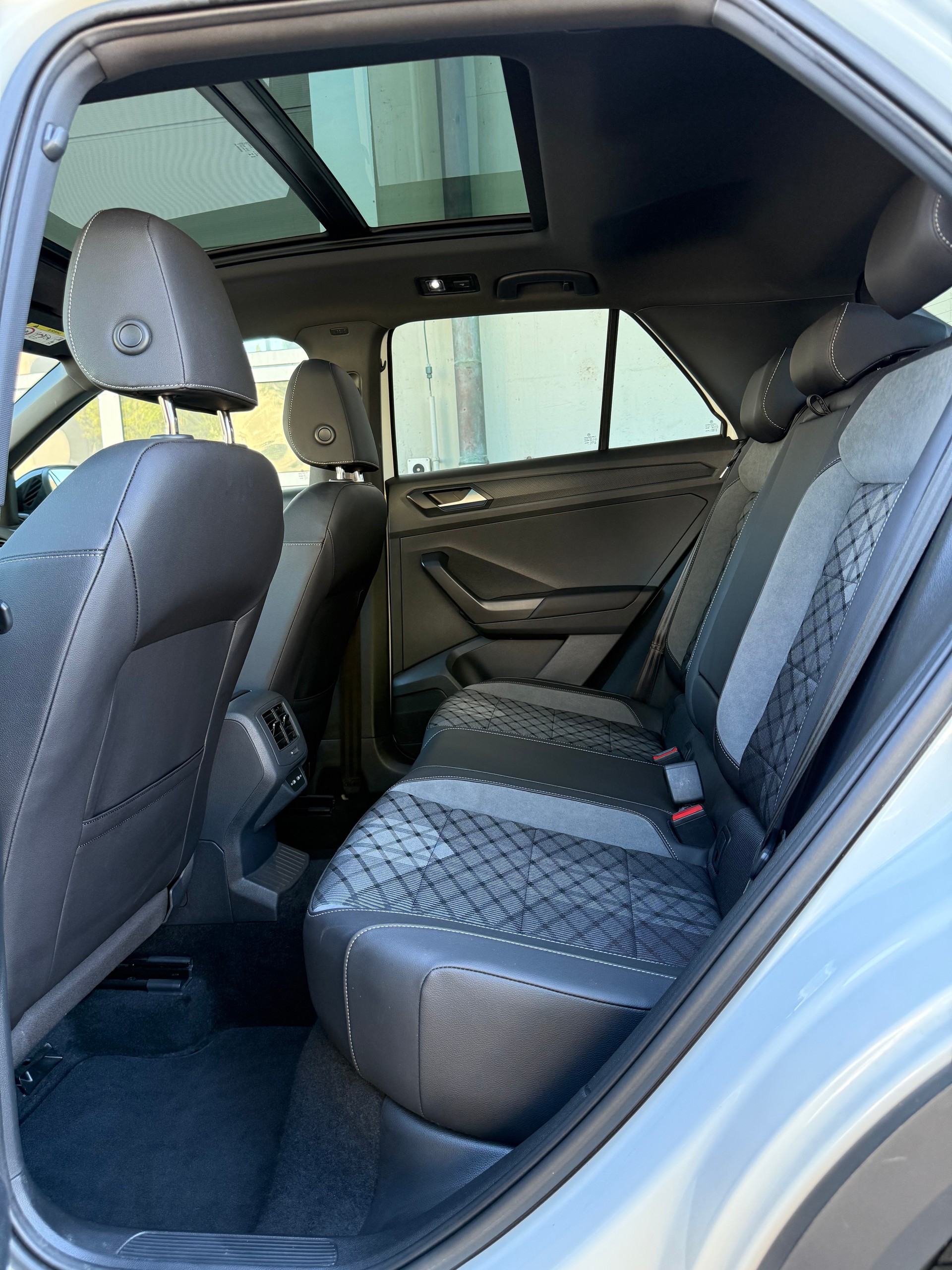 VW T-Roc 2.0 TDI SCR R-Line DSG-image-14