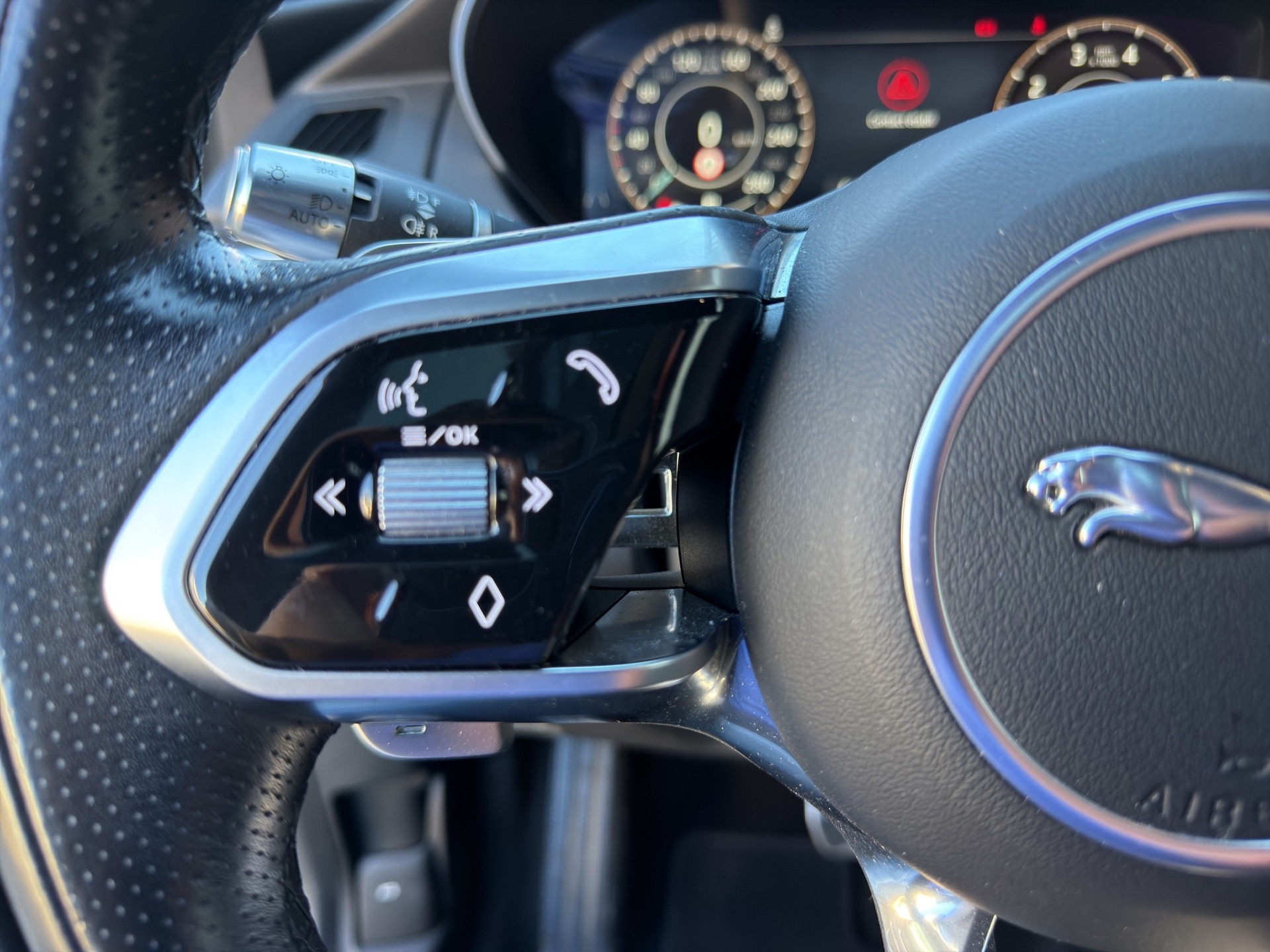 JAGUAR E-Pace 2.0 P250 R-Dynamic AWD-image-16