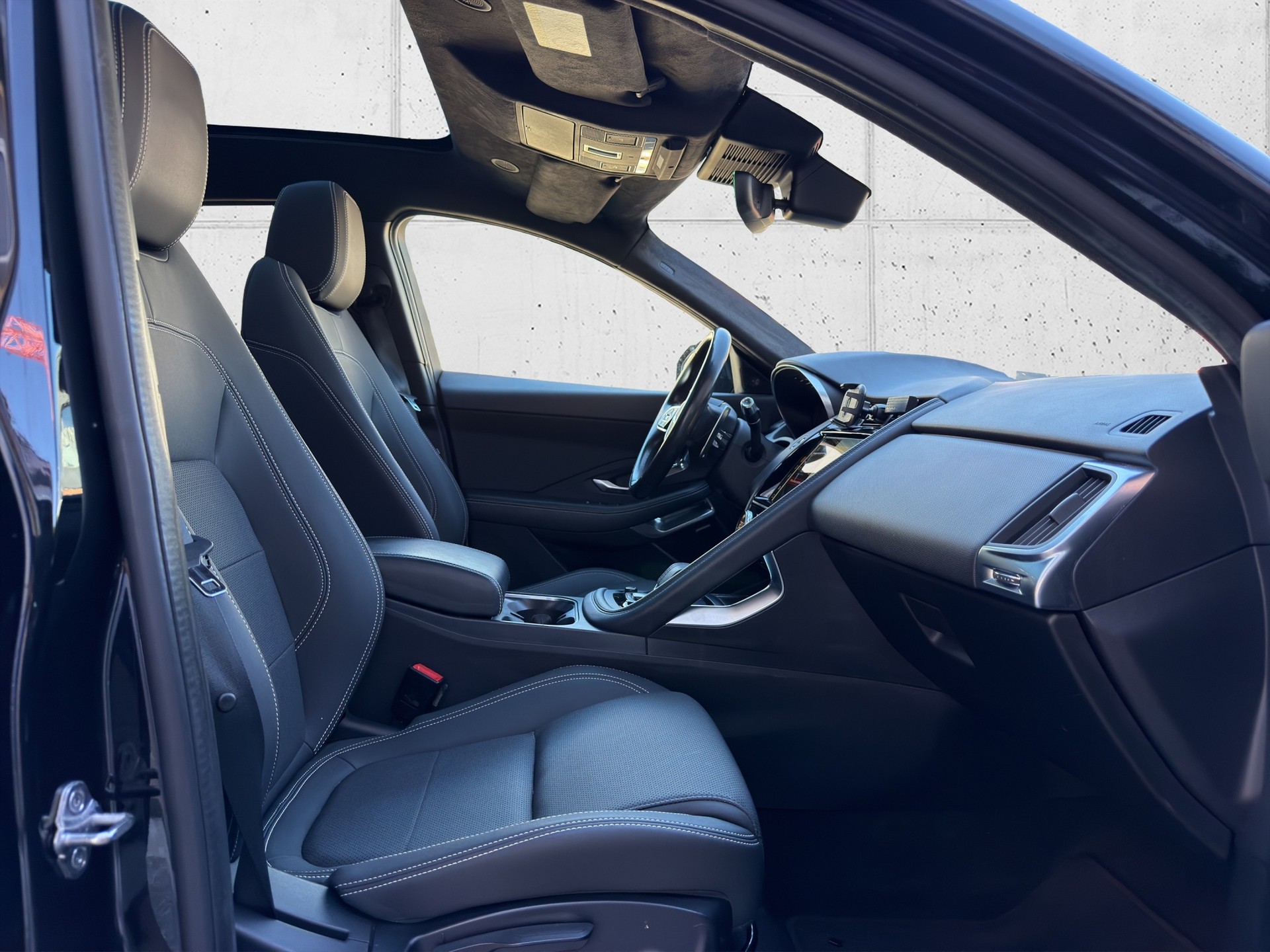 JAGUAR E-Pace 2.0 P250 R-Dynamic AWD-image-22