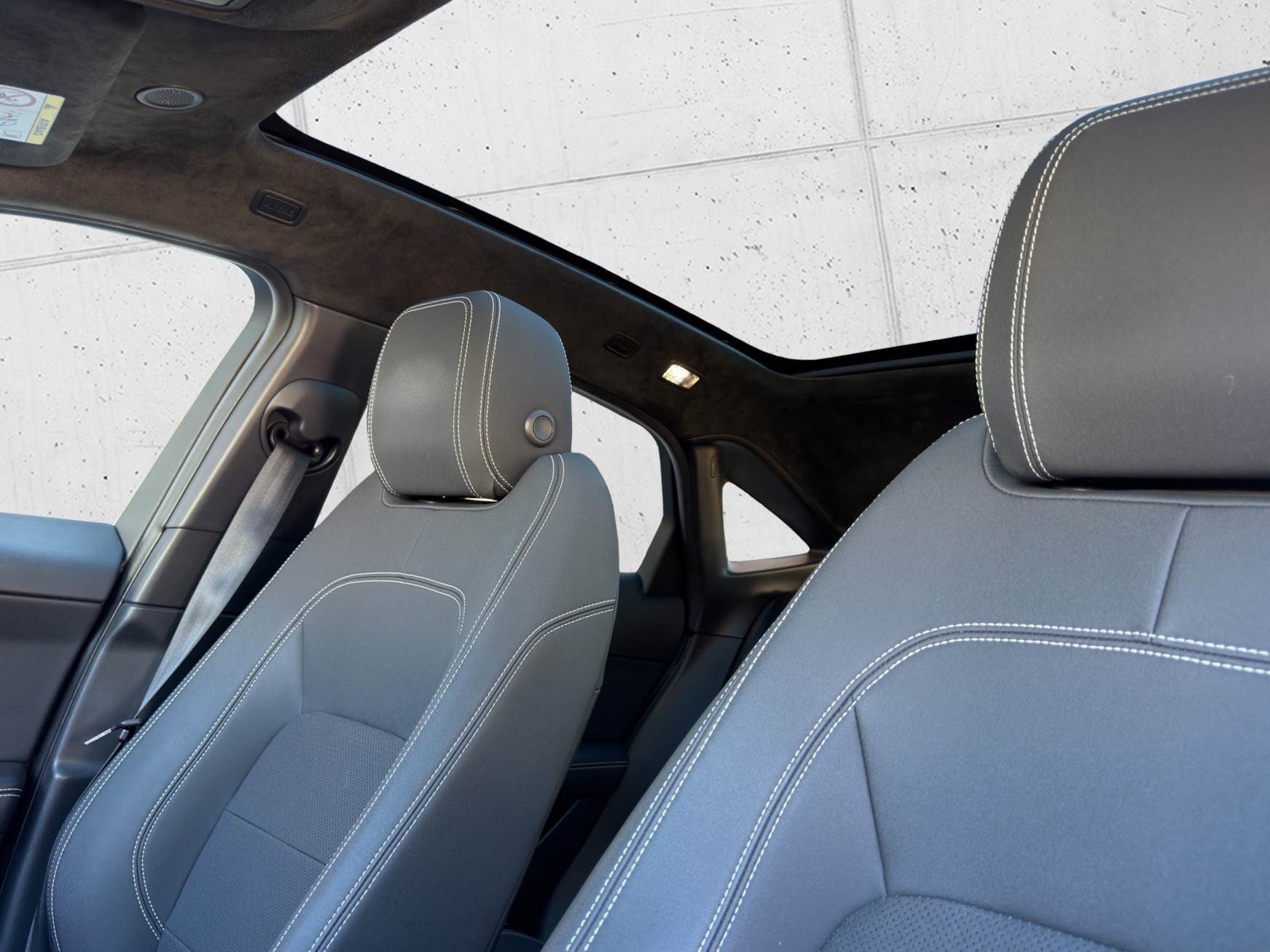 JAGUAR E-Pace 2.0 P250 R-Dynamic AWD-image-12