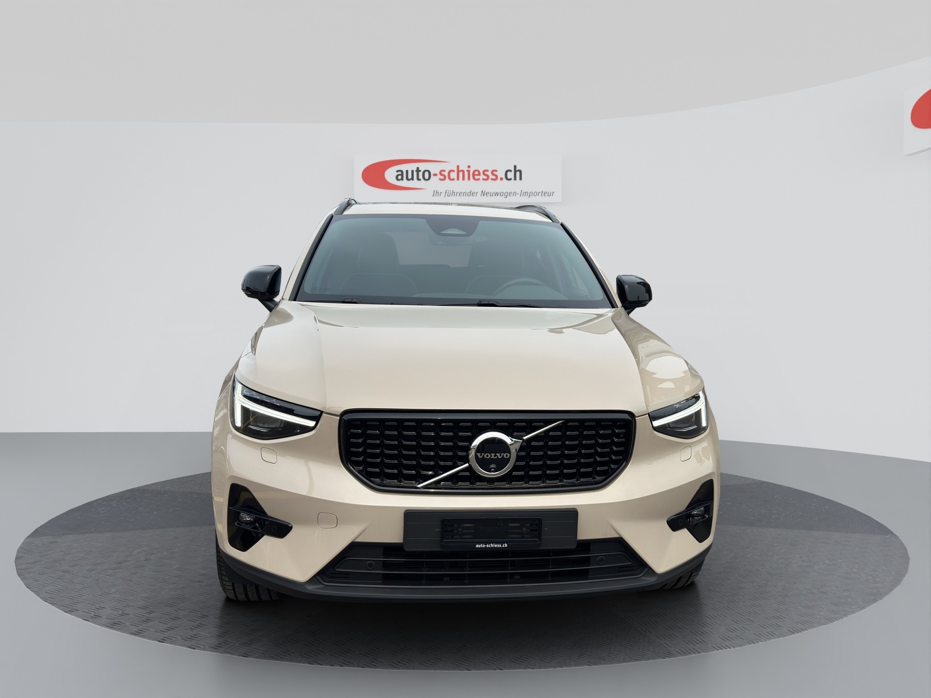 VOLVO XC40 B3 Benzin Mild Hybrid Plus Dark DCT-image-4