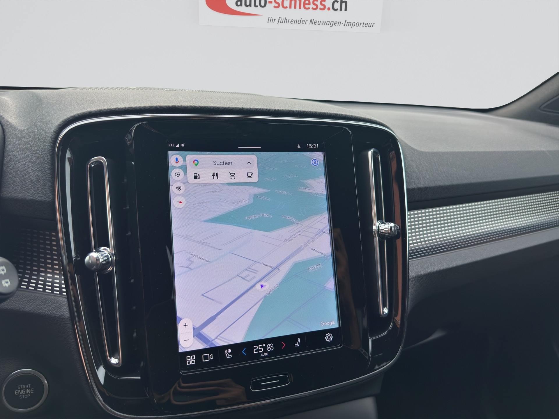 VOLVO XC40 B3 Benzin Mild Hybrid Plus Dark DCT-image-11