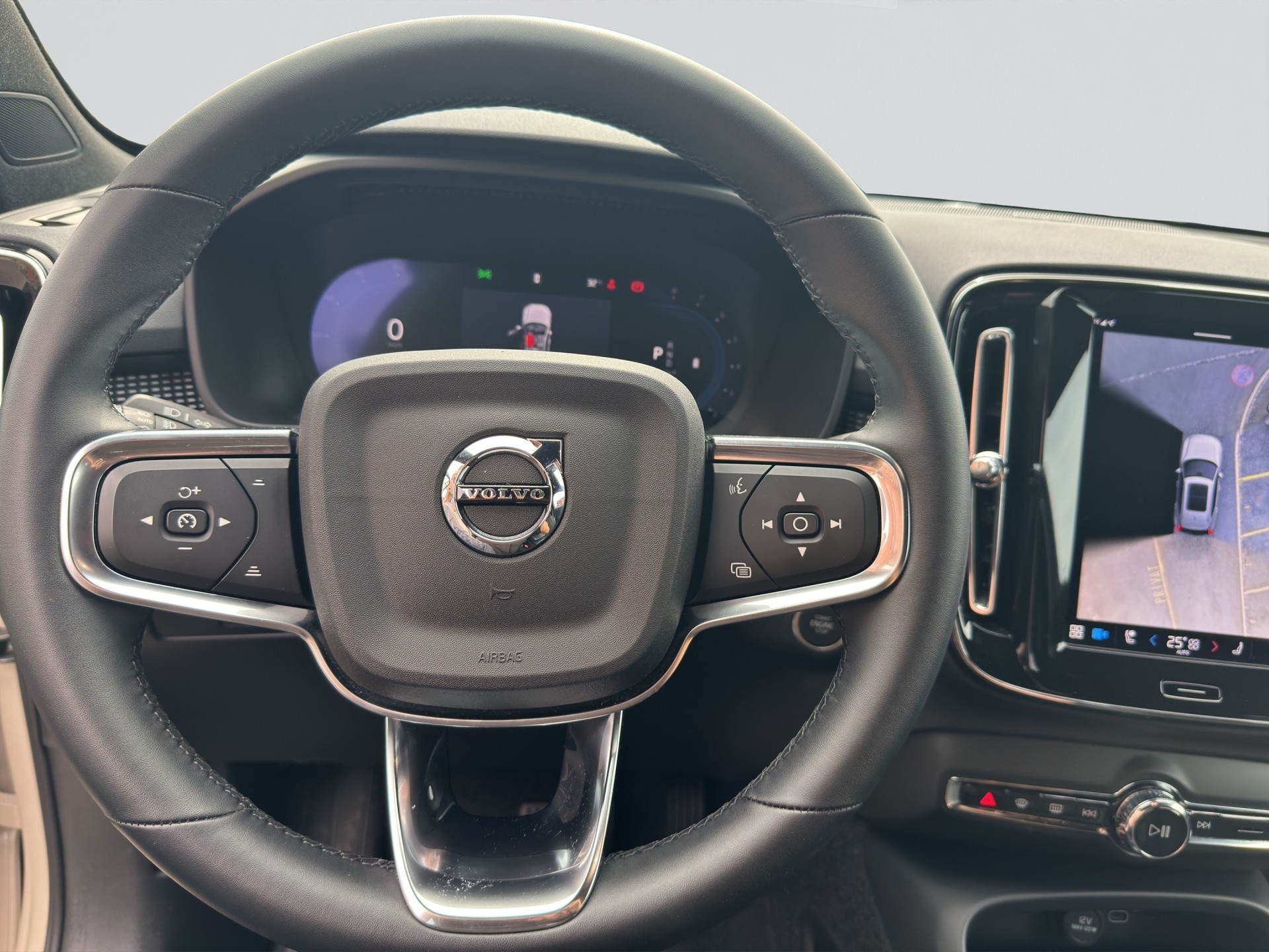 VOLVO XC40 B3 Benzin Mild Hybrid Plus Dark DCT-image-8