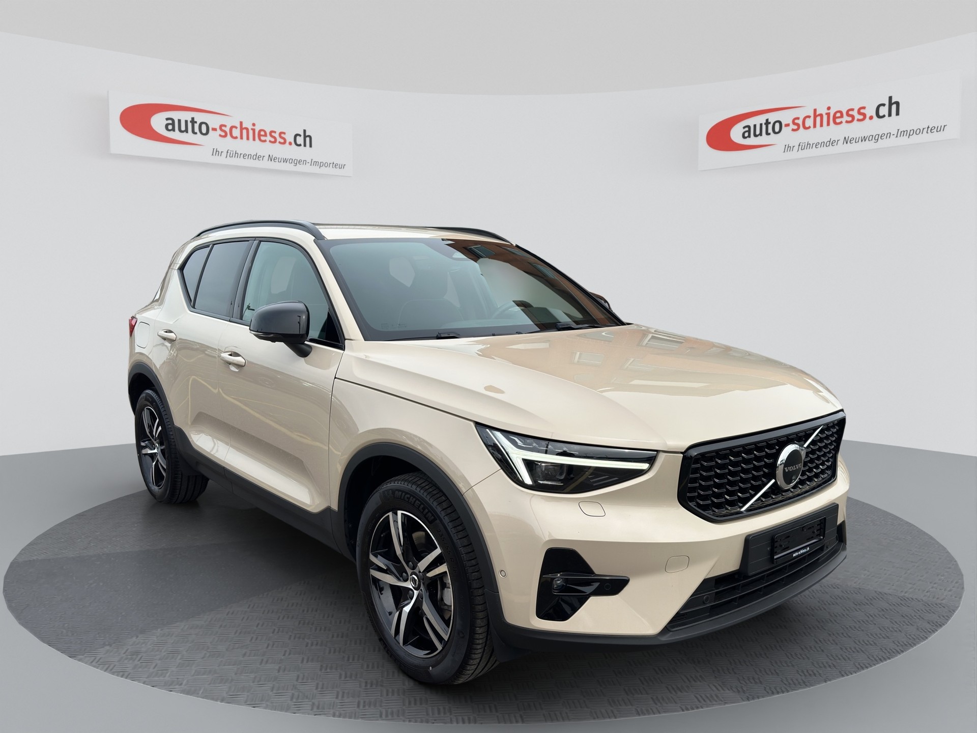 VOLVO XC40 B3 Benzin Mild Hybrid Plus Dark DCT-image-0