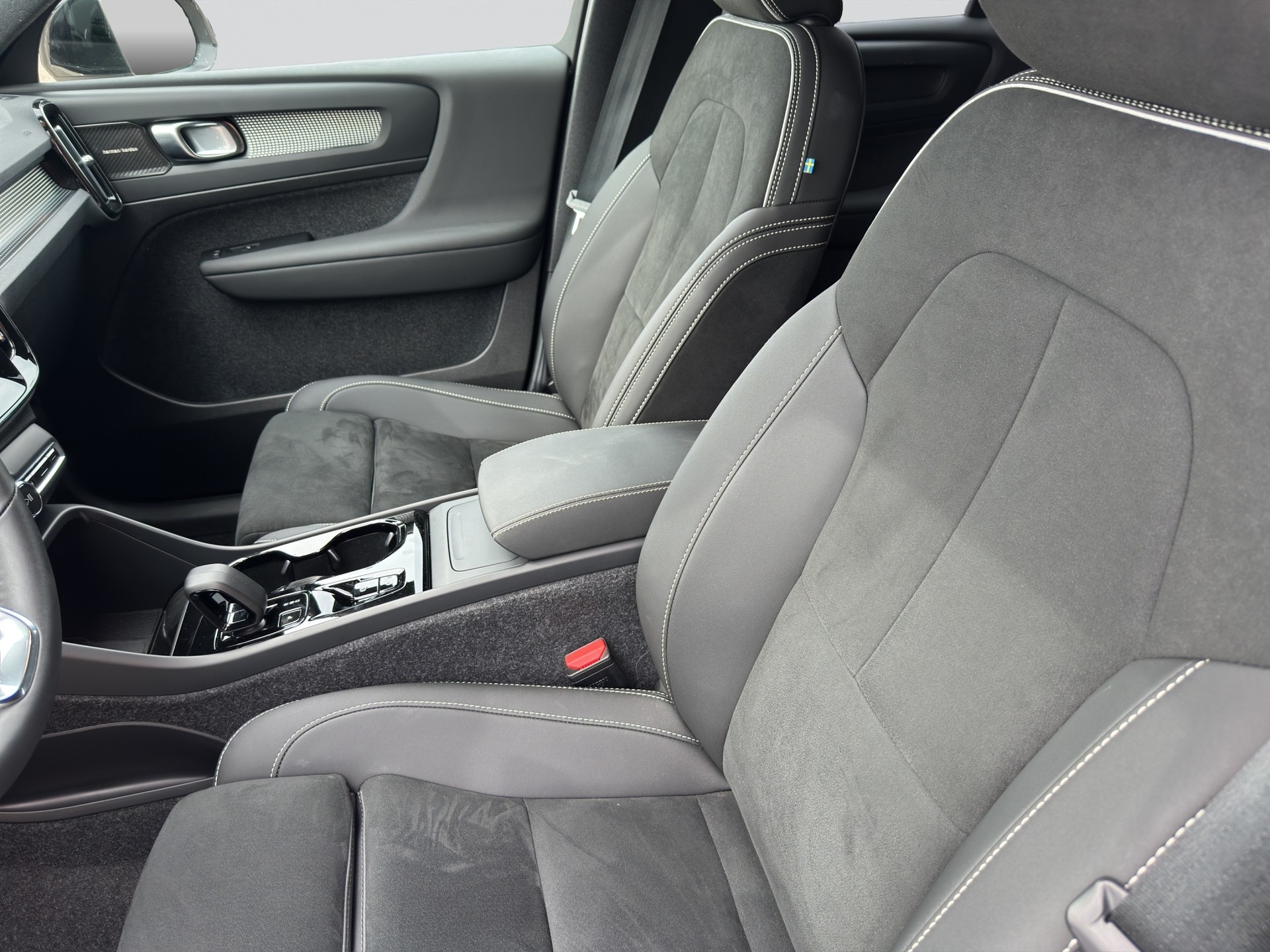 VOLVO XC40 B3 Benzin Mild Hybrid Plus Dark DCT-image-5