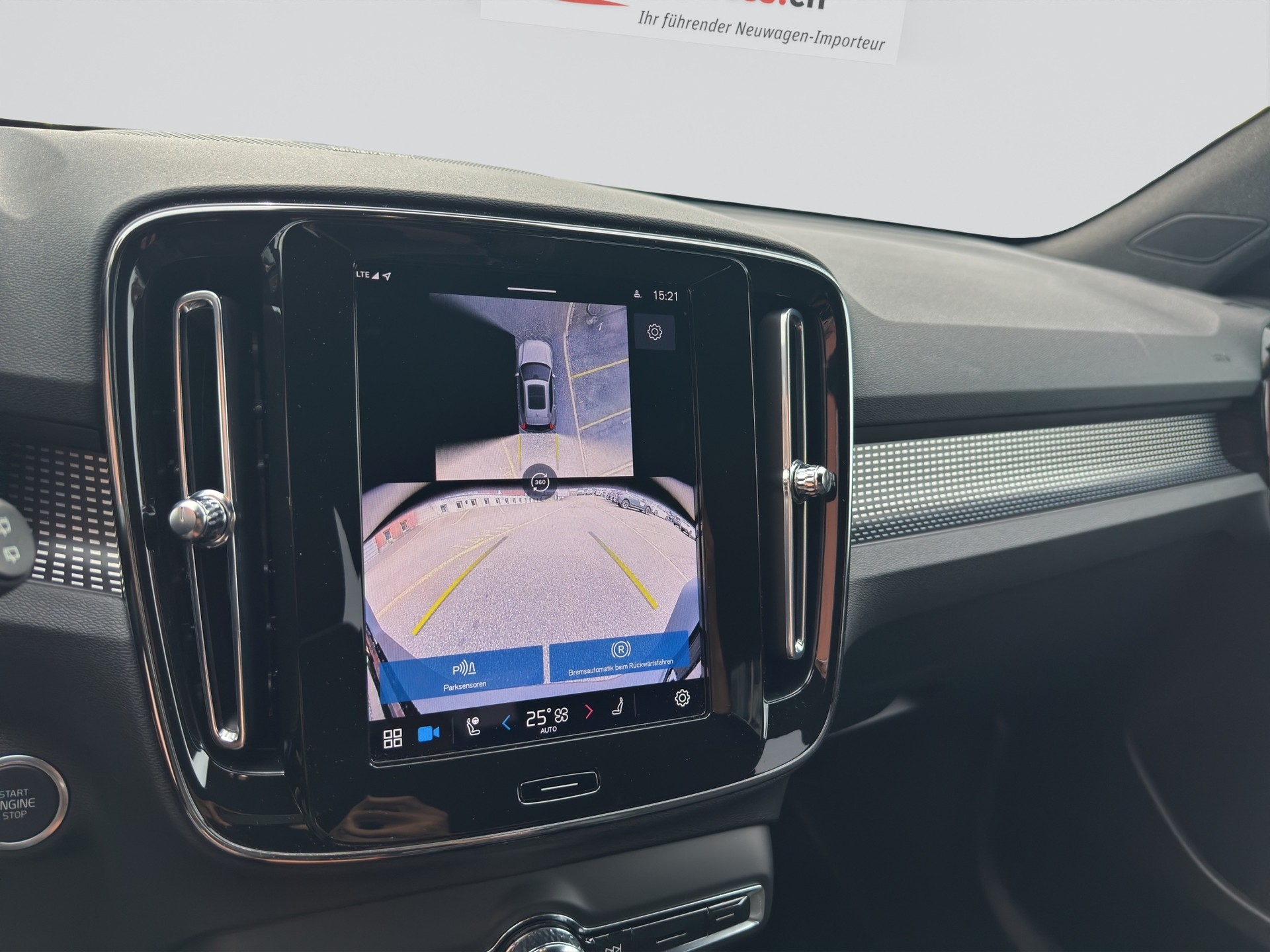 VOLVO XC40 B3 Benzin Mild Hybrid Plus Dark DCT-image-10