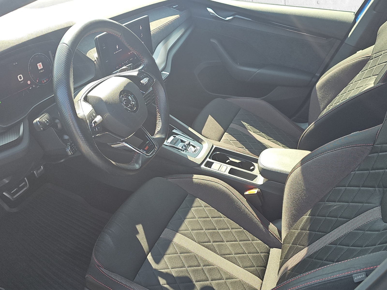 SKODA Octavia Combi 2.0 TSI RS DSG-image-7