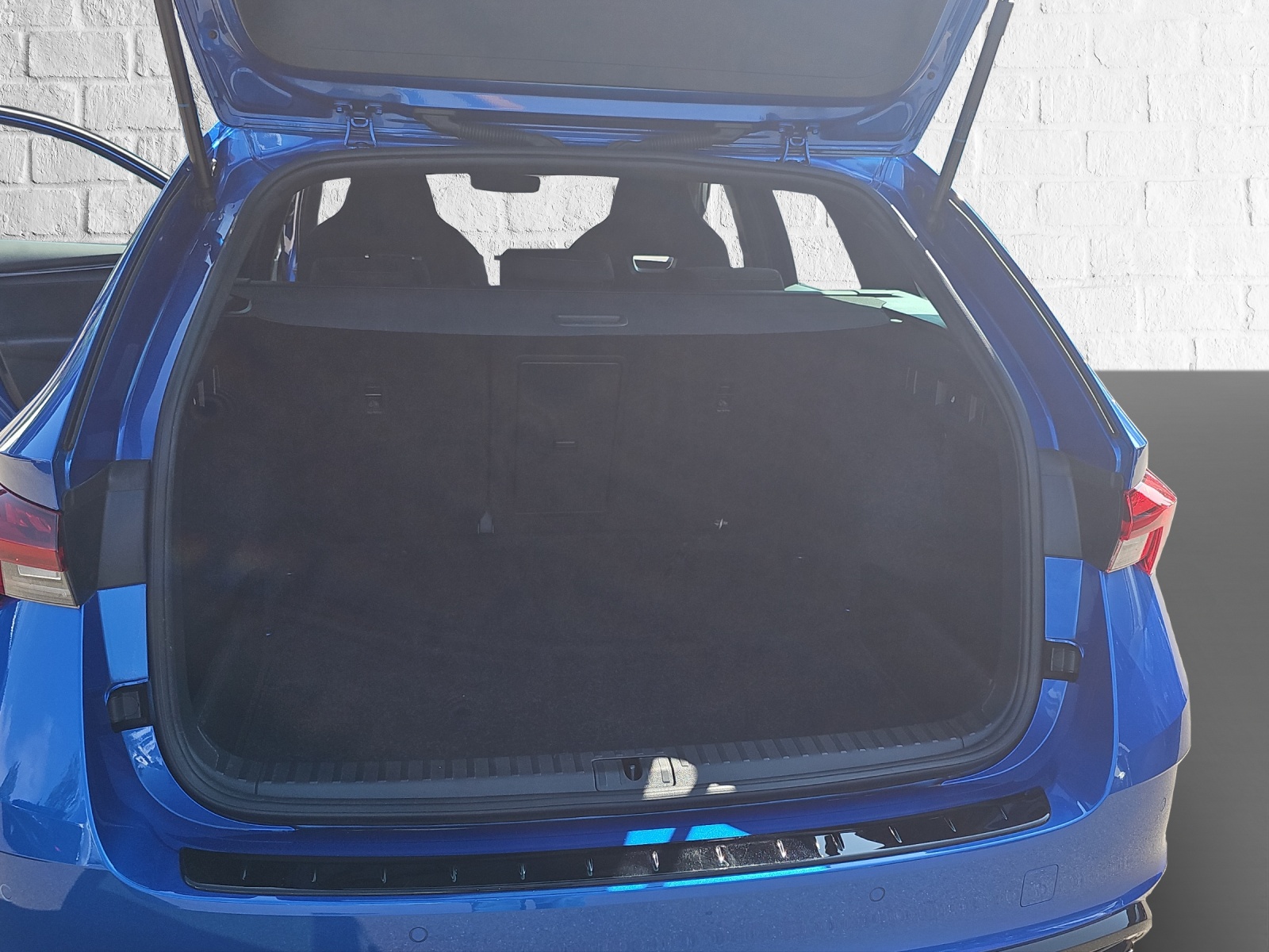 SKODA Octavia Combi 2.0 TSI RS DSG-image-9