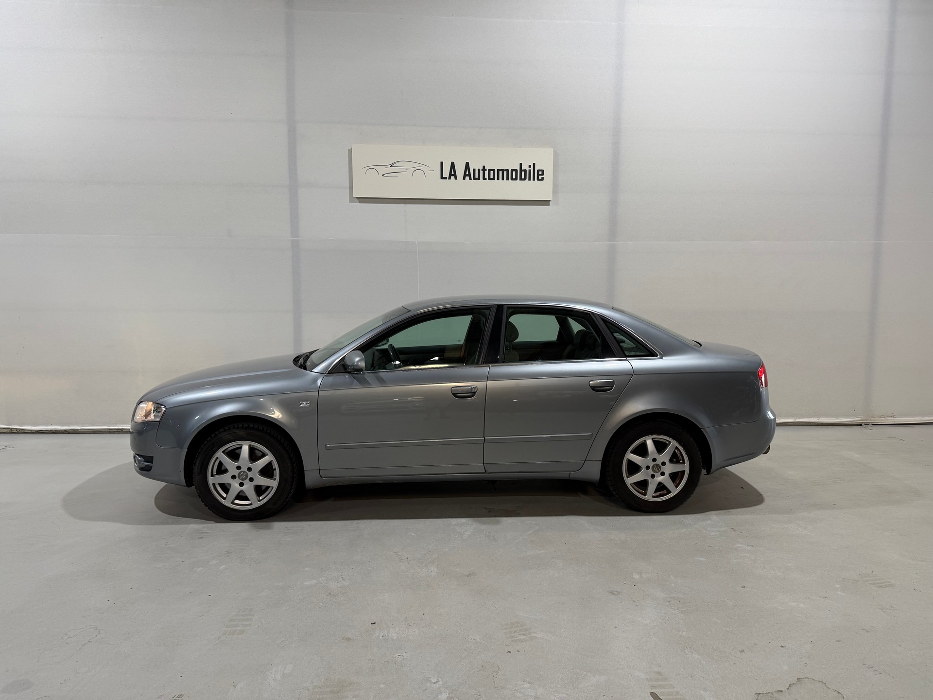 AUDI A4 Limousine 1.8 T-image-2
