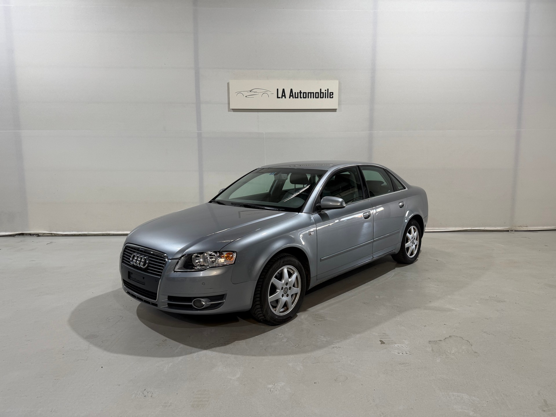 AUDI A4 Limousine 1.8 T-image-0