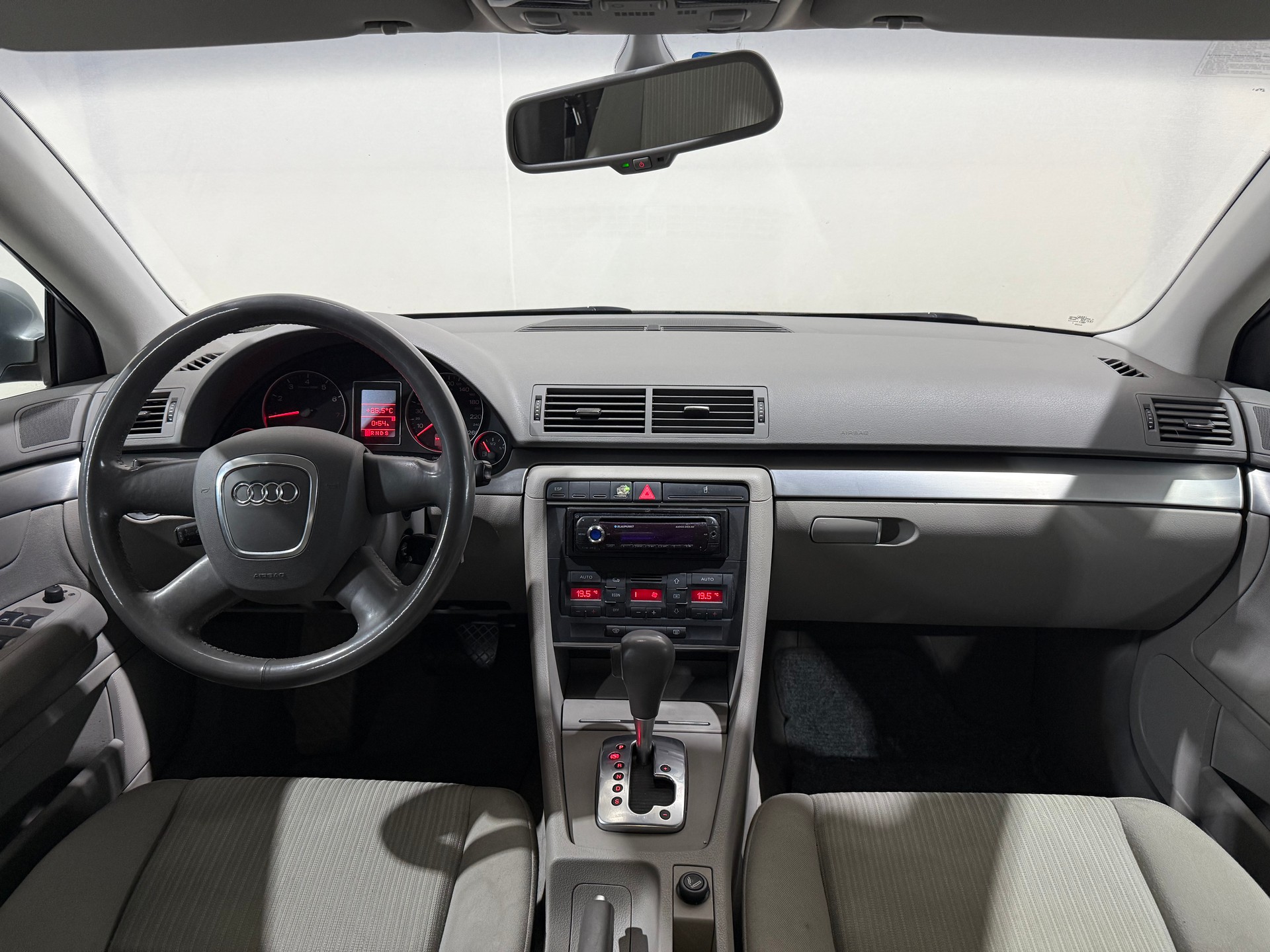 AUDI A4 Limousine 1.8 T-image-11