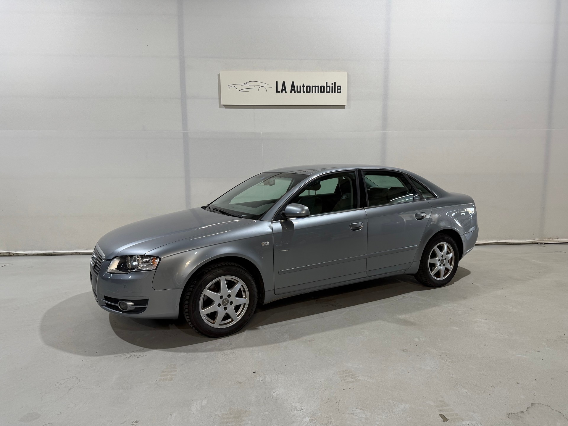 AUDI A4 Limousine 1.8 T-image-1