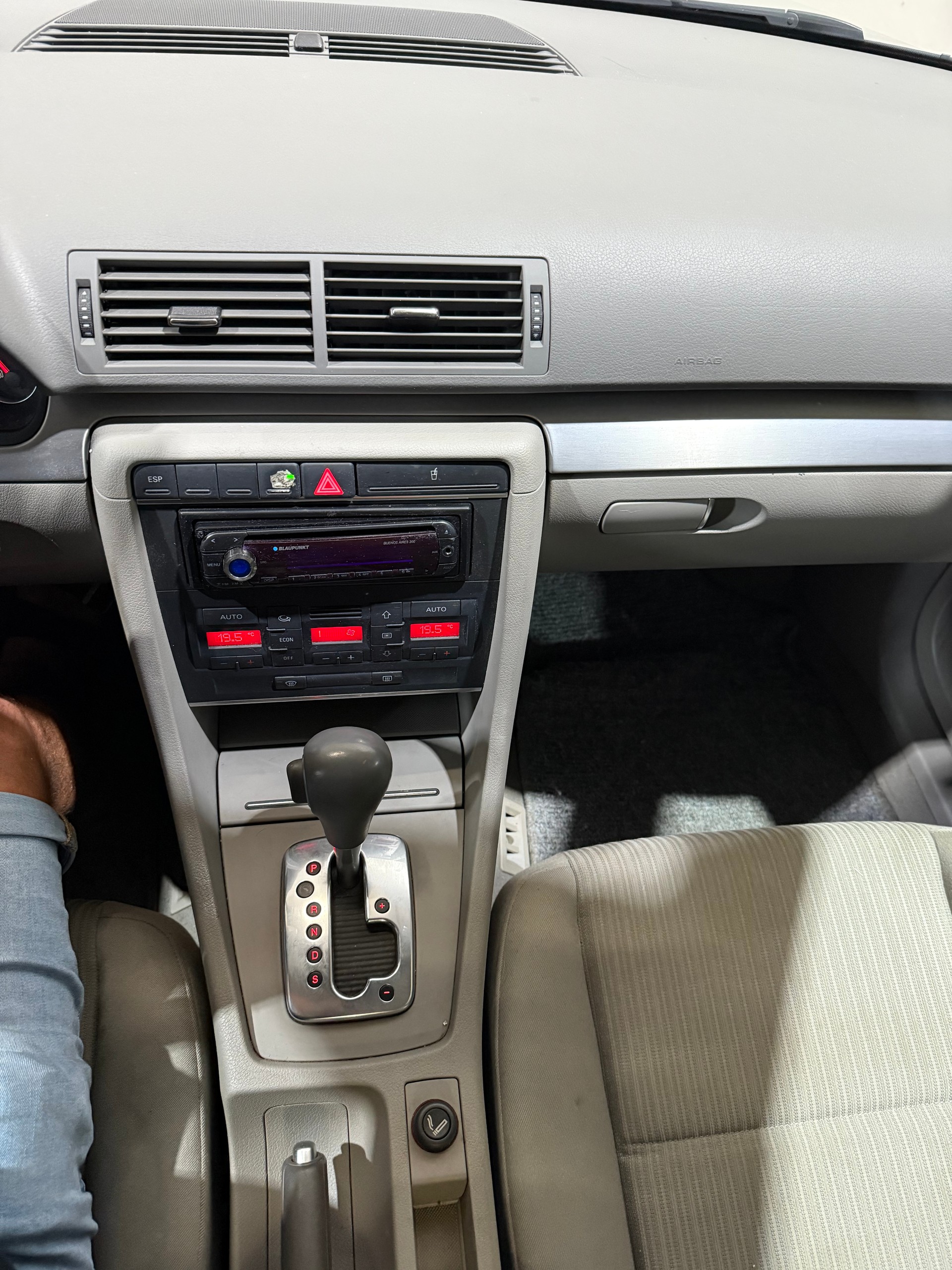 AUDI A4 Limousine 1.8 T-image-13