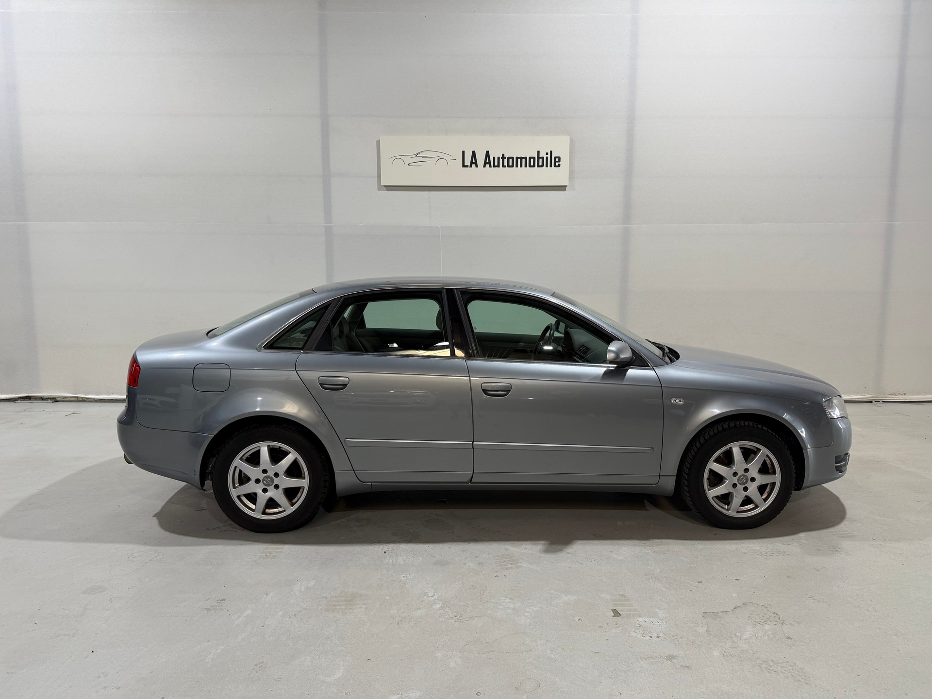 AUDI A4 Limousine 1.8 T-image-6