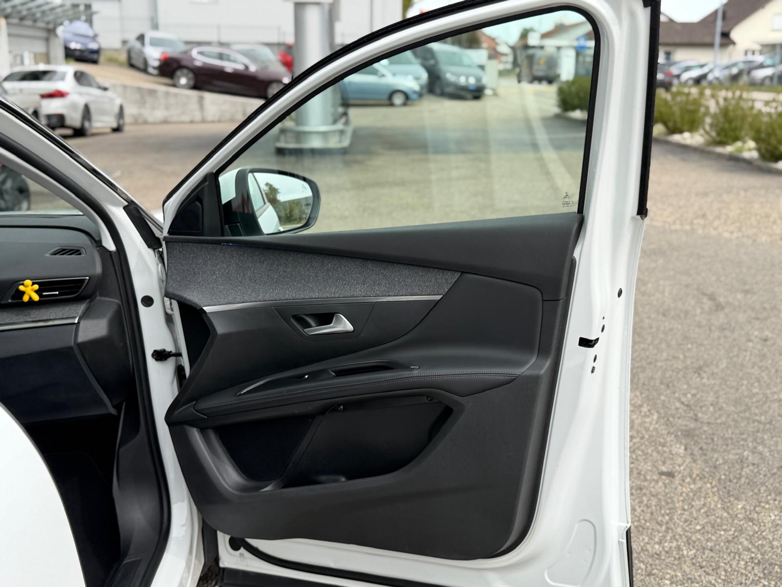 PEUGEOT 5008 1.6 BlueHDi 5008 1.6 BlueHDi Business EAT-image-8