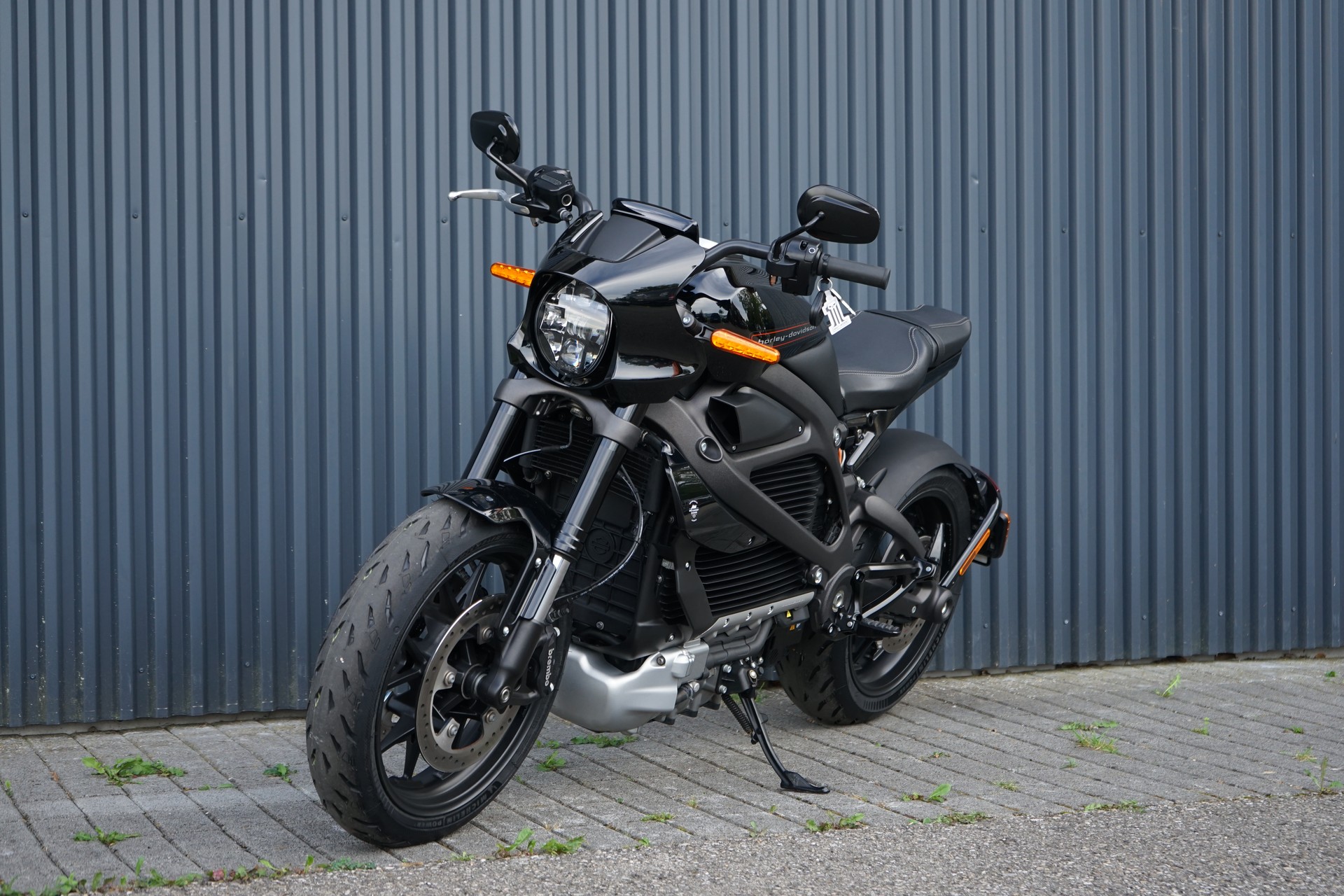 HARLEY-DAVIDSON Live Wire-showroom-element-2
