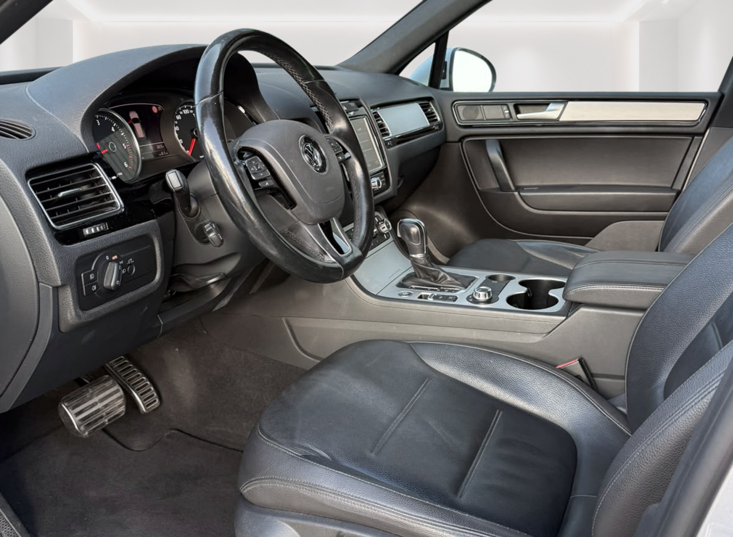 VW Touareg 3.0 TDI BlueMotion Tiptronic / AHK! inkl. Garantie, Service & MFK-image-10