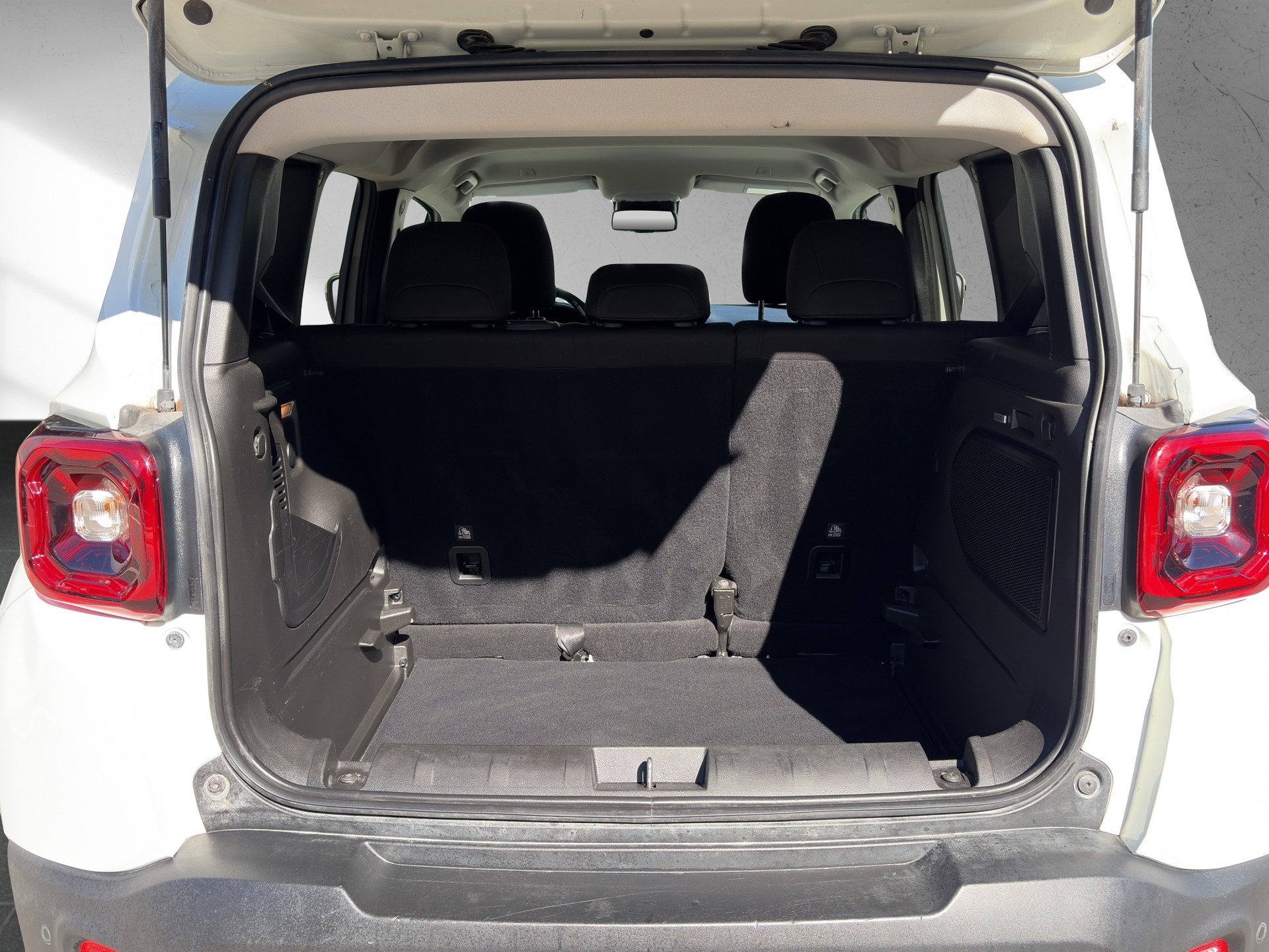 JEEP Renegade 1.3 Turbo Quicksilver AWD-image-8