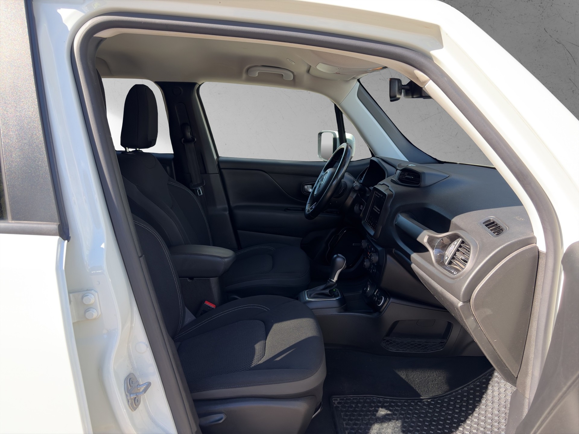 JEEP Renegade 1.3 Turbo Quicksilver AWD-image-9