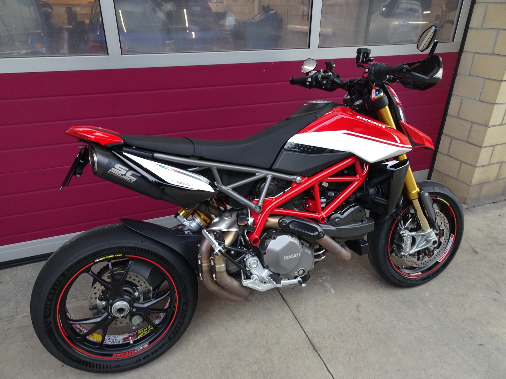 DUCATI Hypermotard 950 SP-showroom-element-3