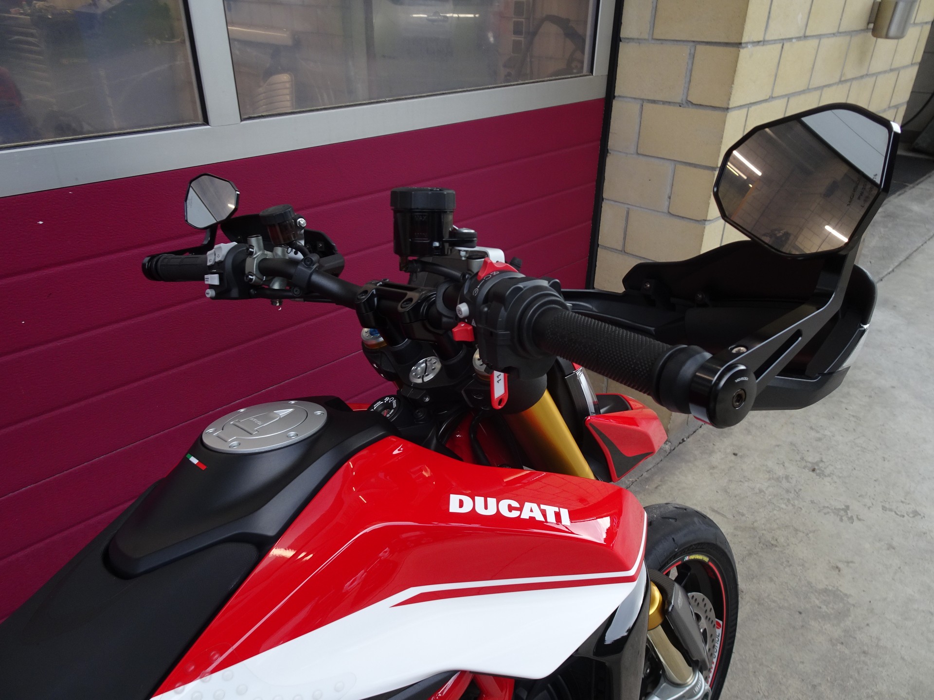 DUCATI Hypermotard 950 SP-image-4