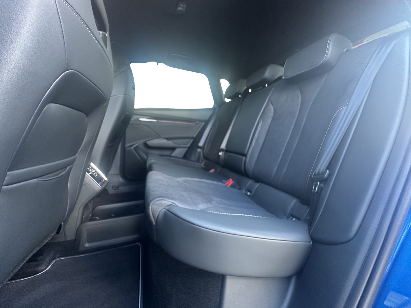 SKODA Elroq 85 SportLine 4x4-image-9