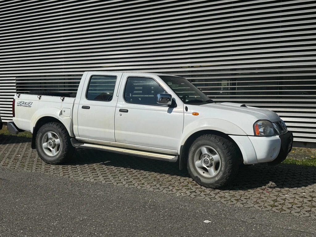 NISSAN Double Cab Navara 2.5 Di 4x4-image-2