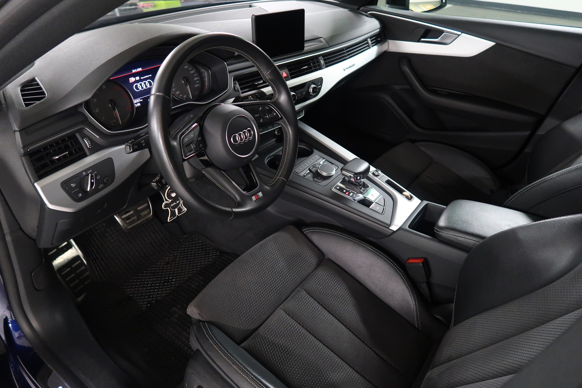 AUDI 3.0 V6 TFSI quattro T-Tronic-image-4