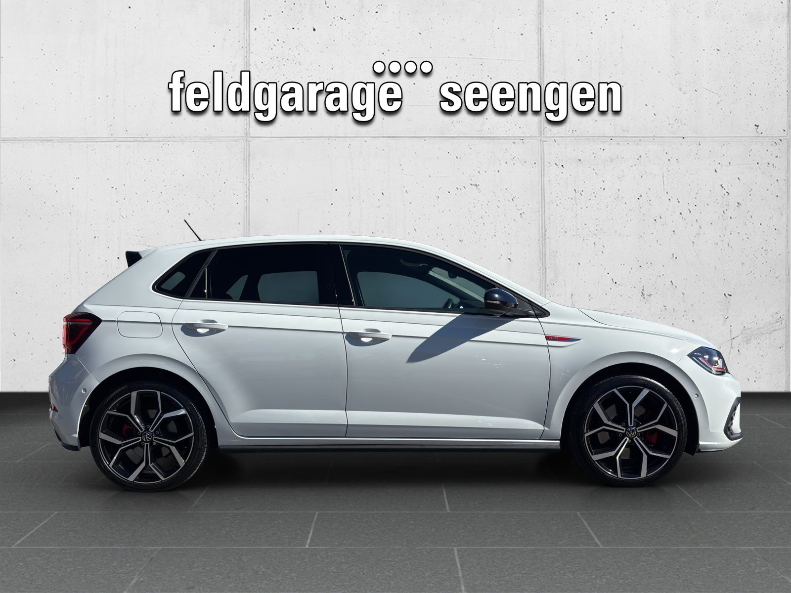 VW Polo 2.0 TSI GTI DSG mit Navi, Rückfahrkamera & Winterräder-showroom-element-3