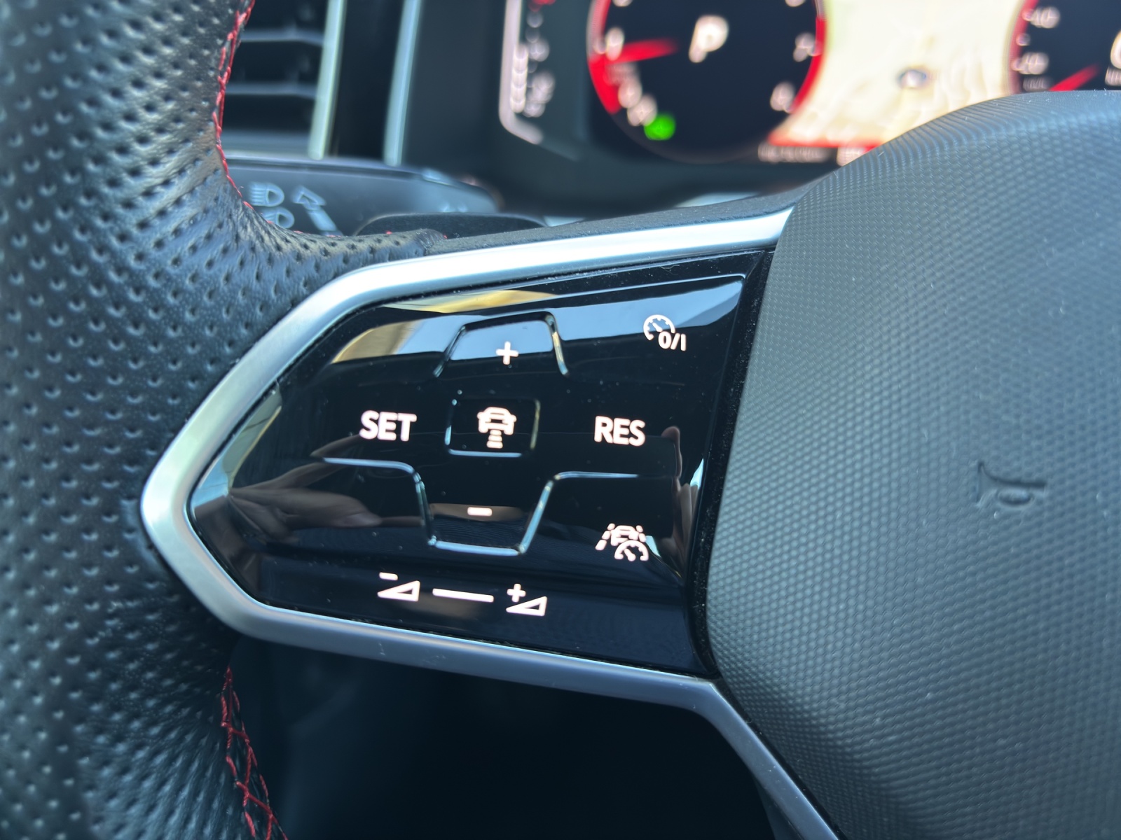 VW Polo 2.0 TSI GTI DSG mit Navi, Rückfahrkamera & Winterräder-image-11