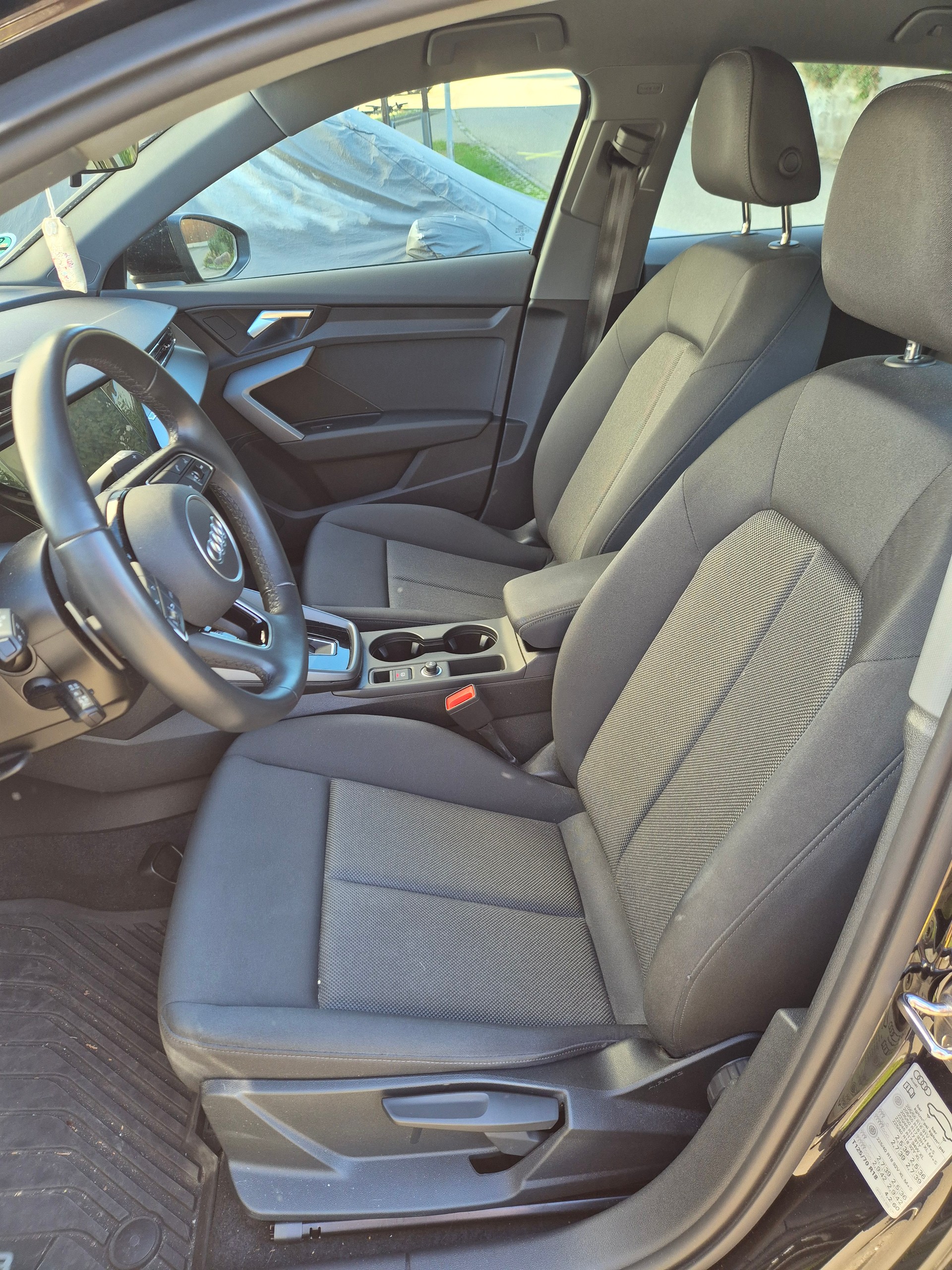 AUDI 1.5 35 TFSI Attraction S-Tronic-image-4