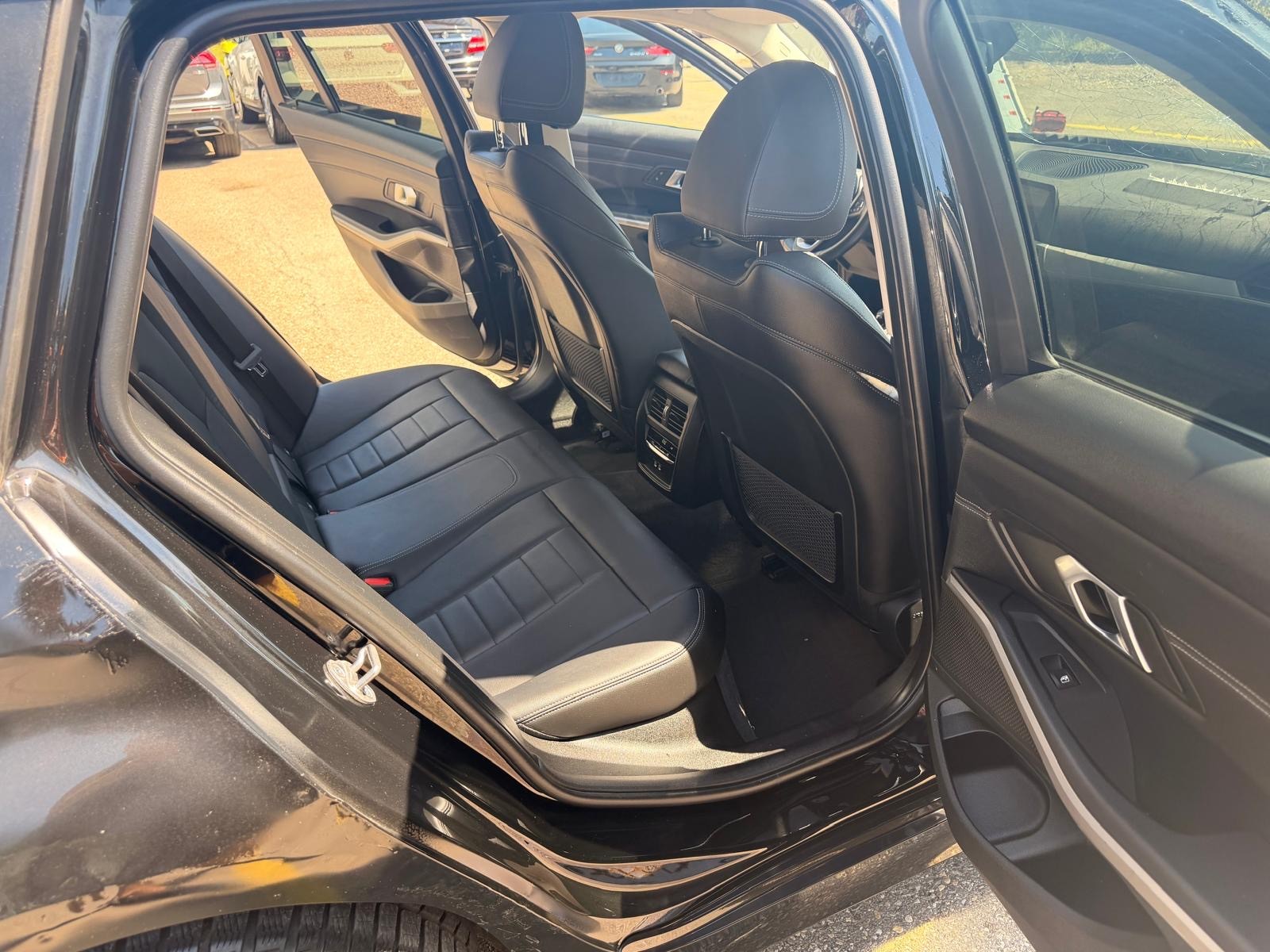 BMW 330e x DriveTouring Steptronic-image-12