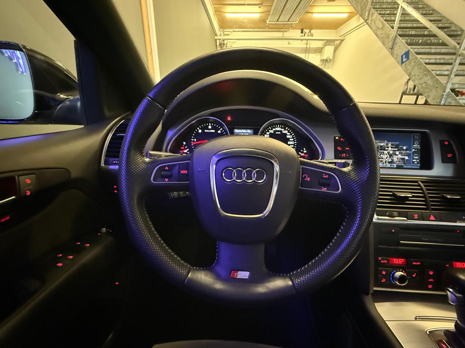 AUDI Q7 4.2 TDI quattro tiptronic-image-16