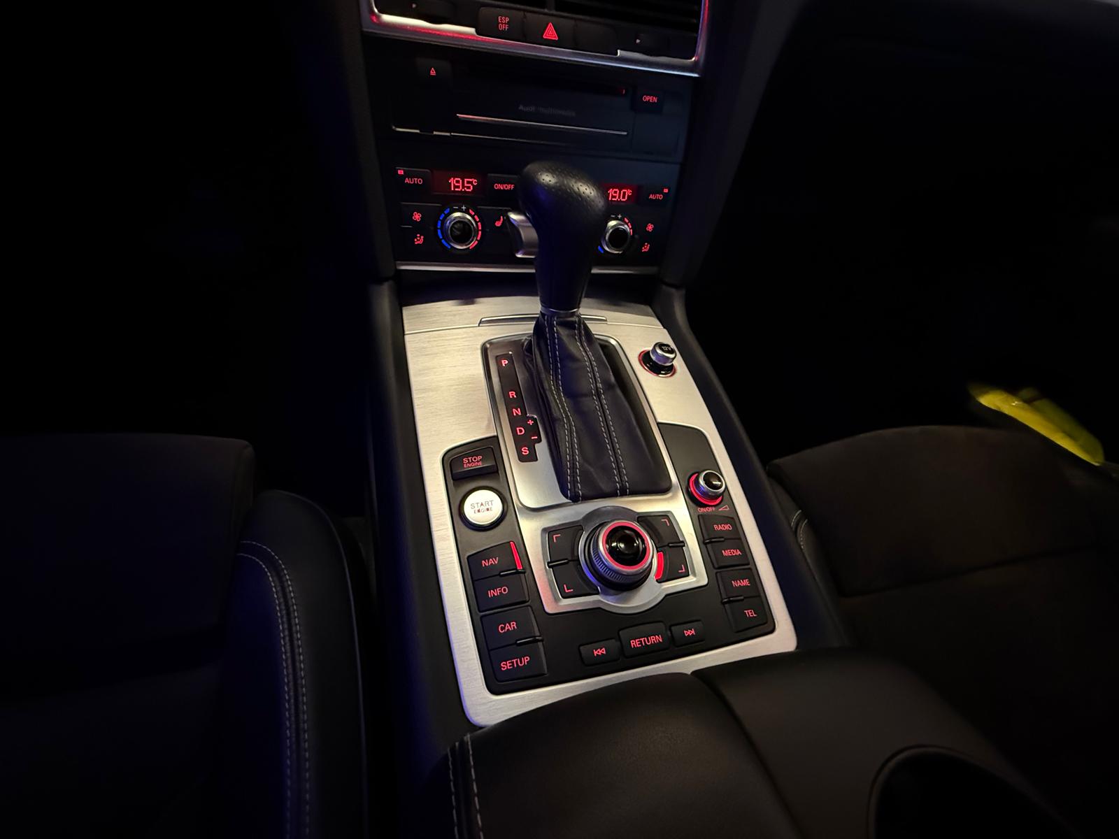 AUDI Q7 4.2 TDI quattro tiptronic-image-23