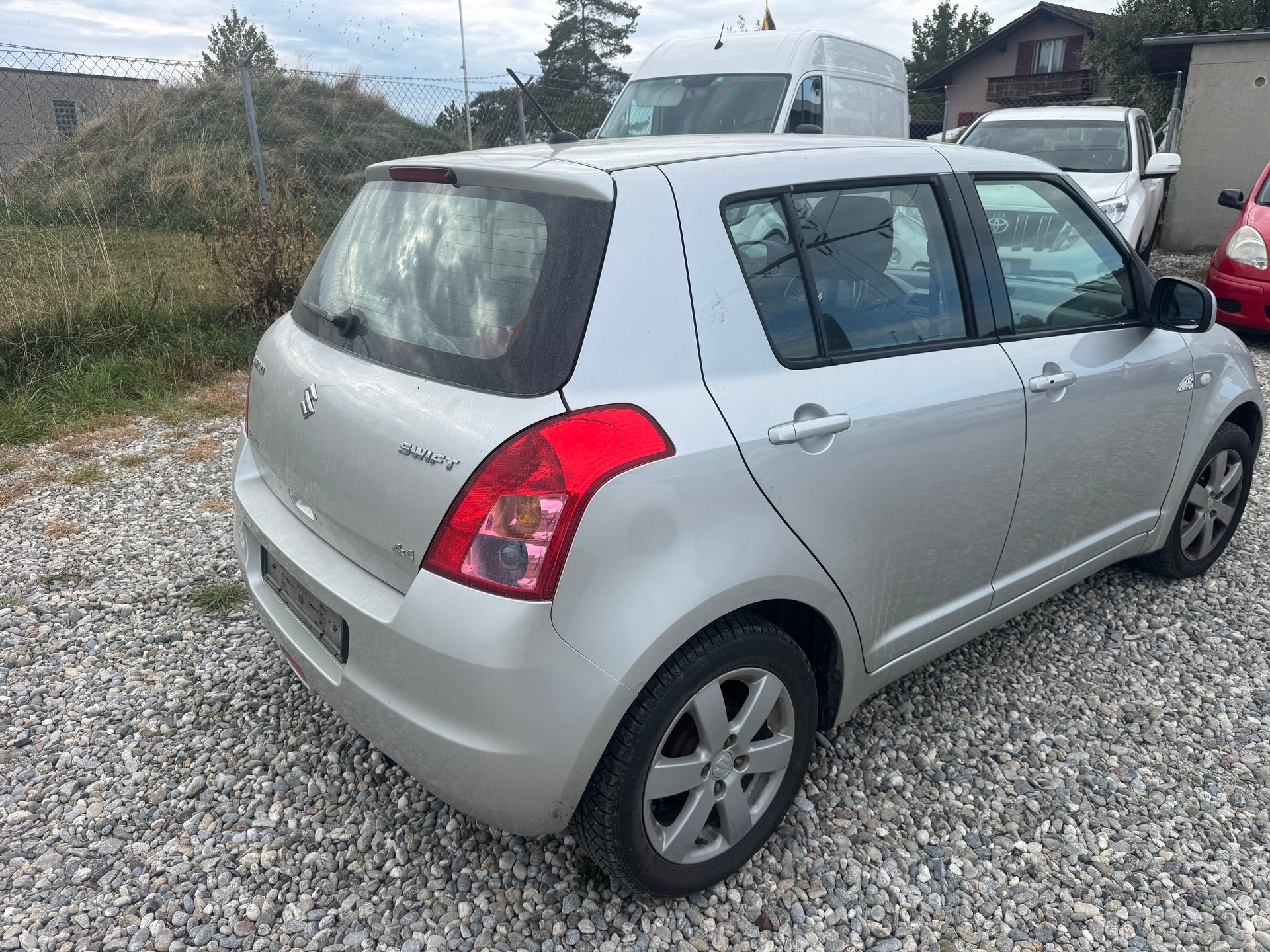 SUZUKI Swift 1.3i 16V GL 4x4-image-2
