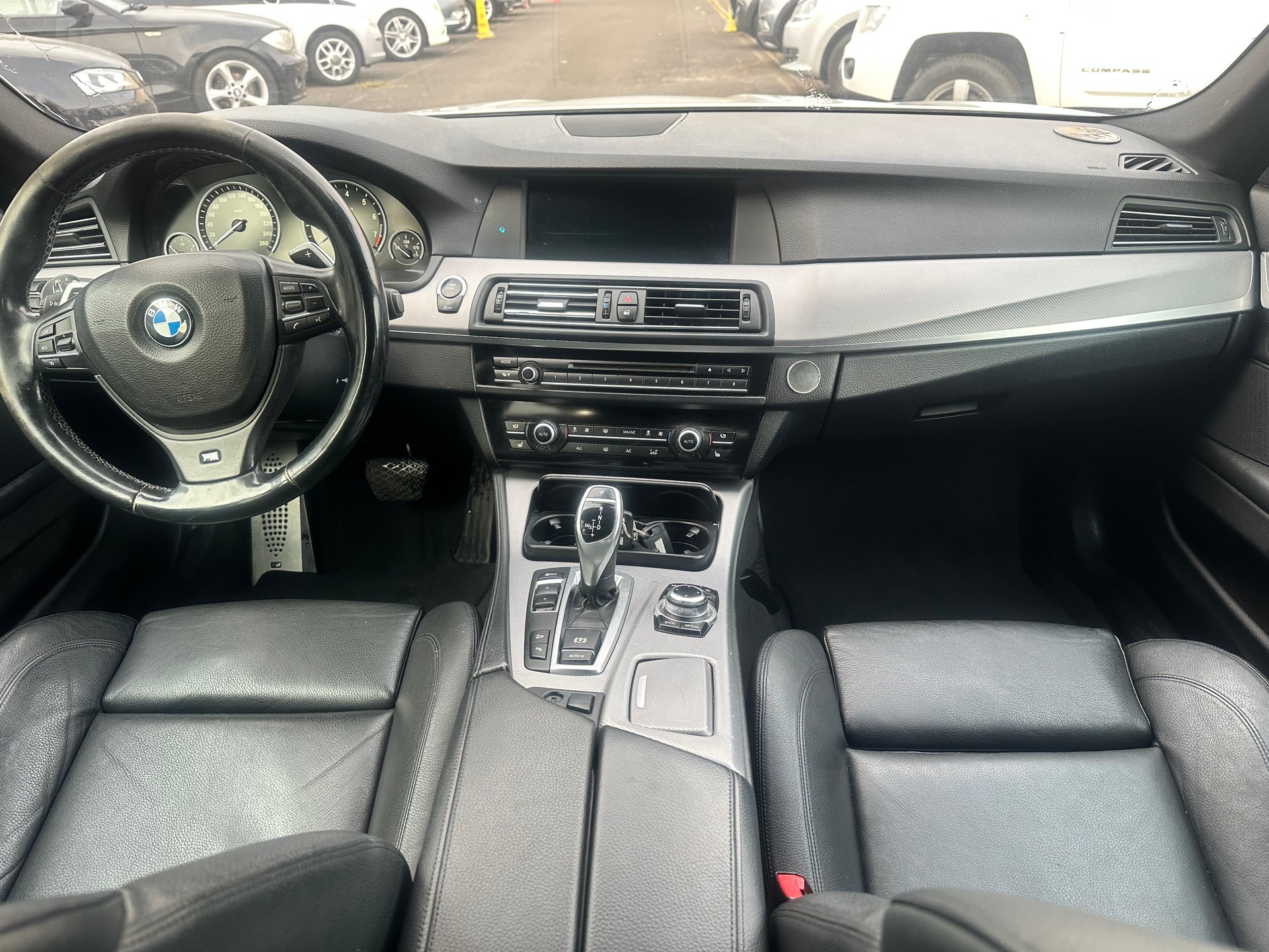 BMW 528i xDrive Touring Steptronic-image-11