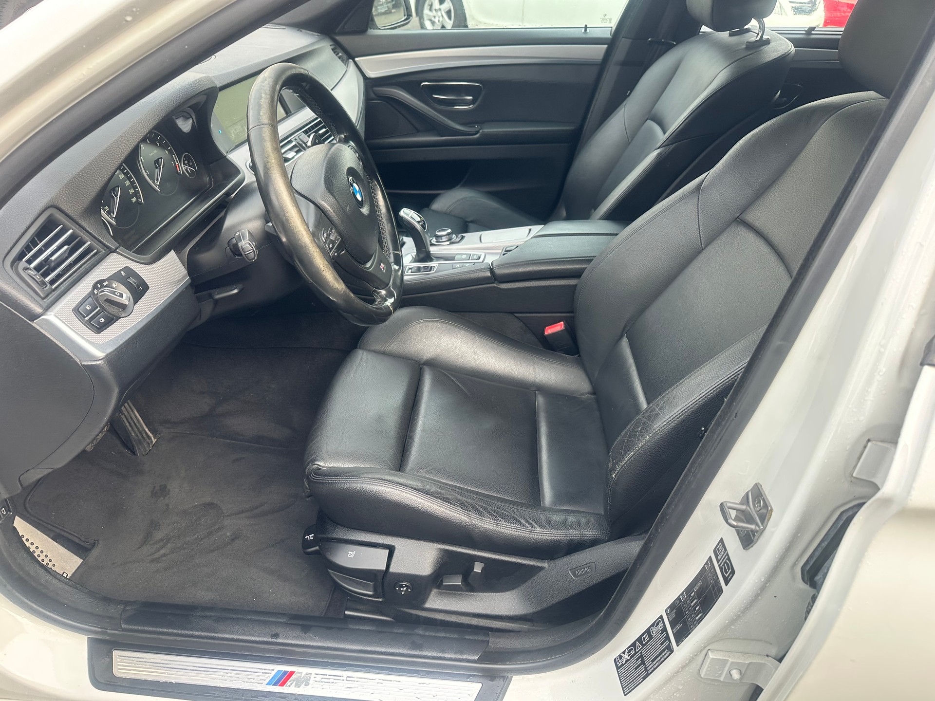 BMW 528i xDrive Touring Steptronic-image-13