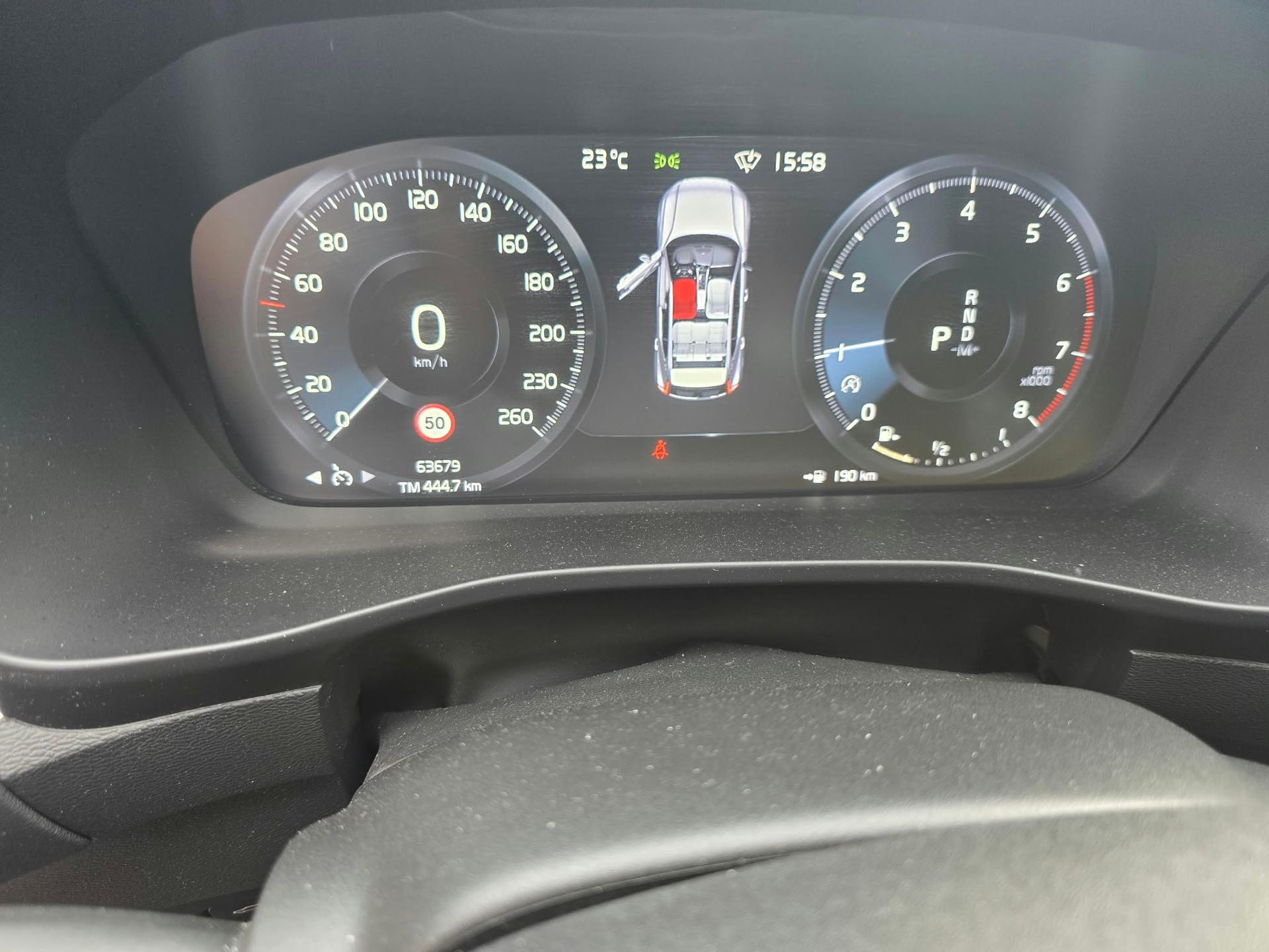 VOLVO XC40 T2 Momentum Light Geartronic-image-13