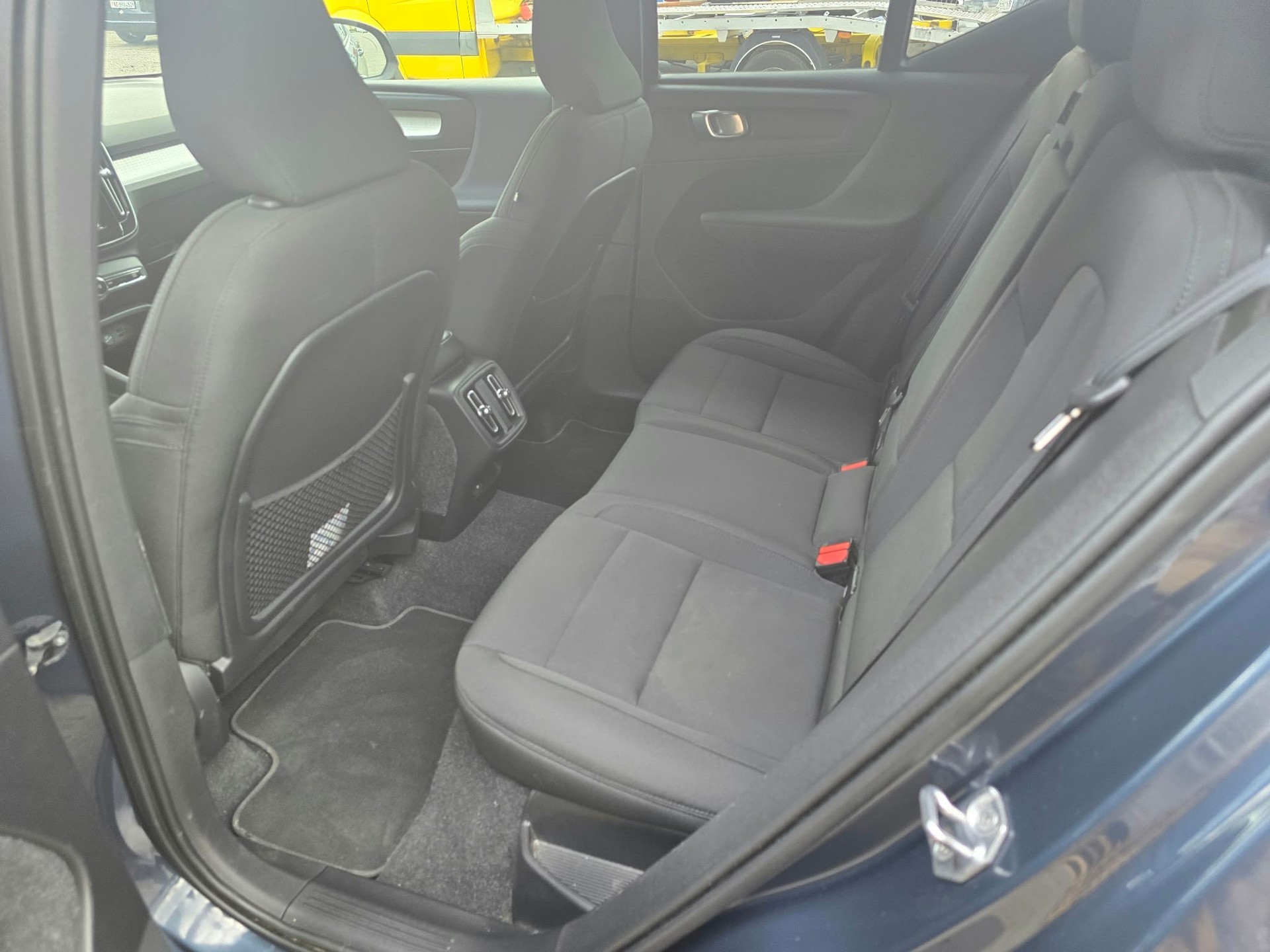 VOLVO XC40 T2 Momentum Light Geartronic-image-12