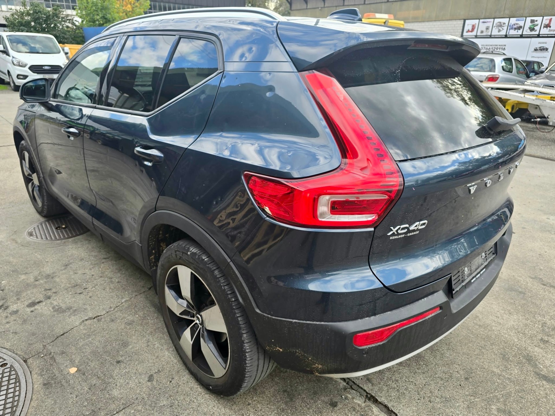 VOLVO XC40 T2 Momentum Light Geartronic-image-3