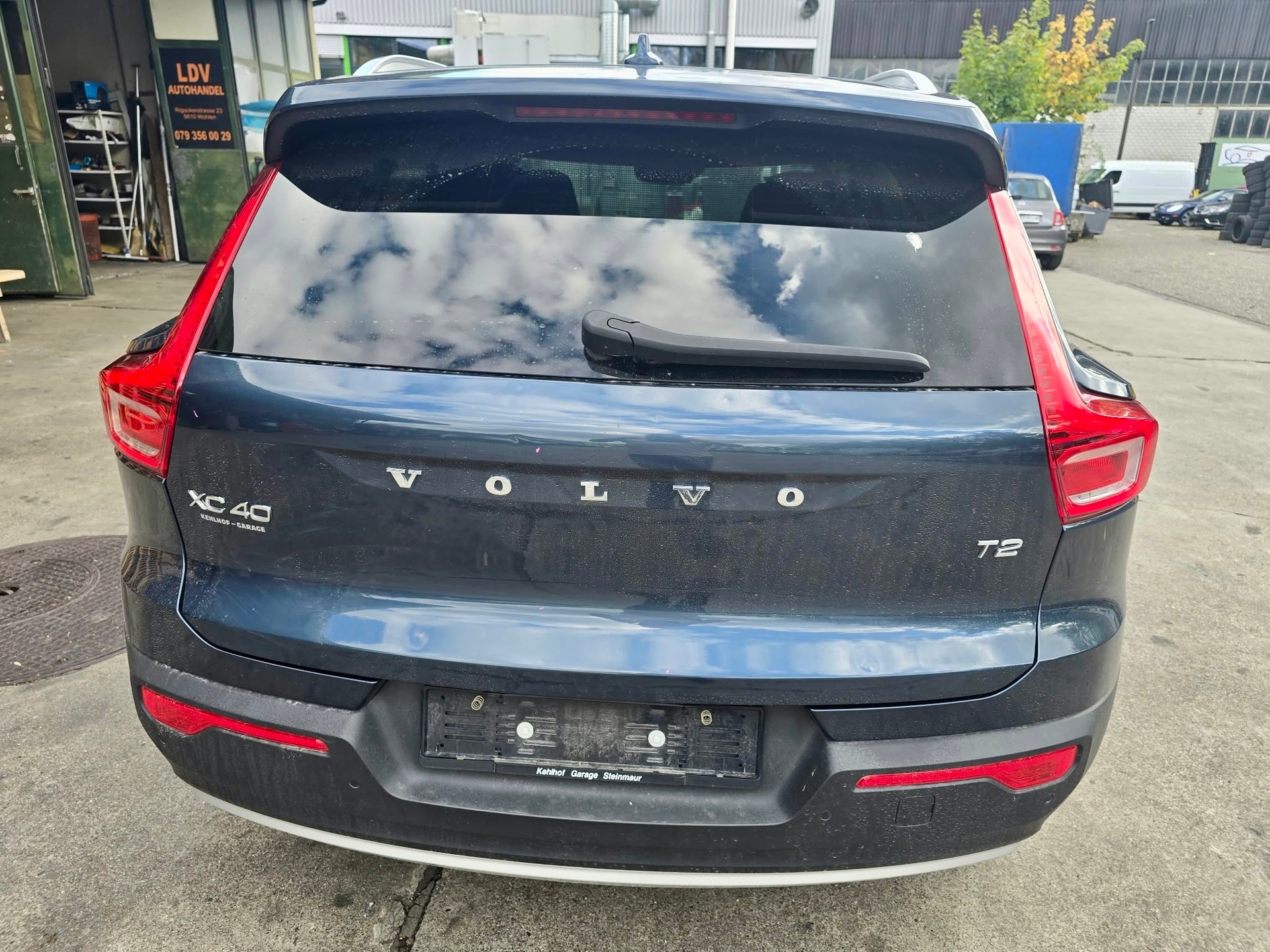 VOLVO XC40 T2 Momentum Light Geartronic-image-8