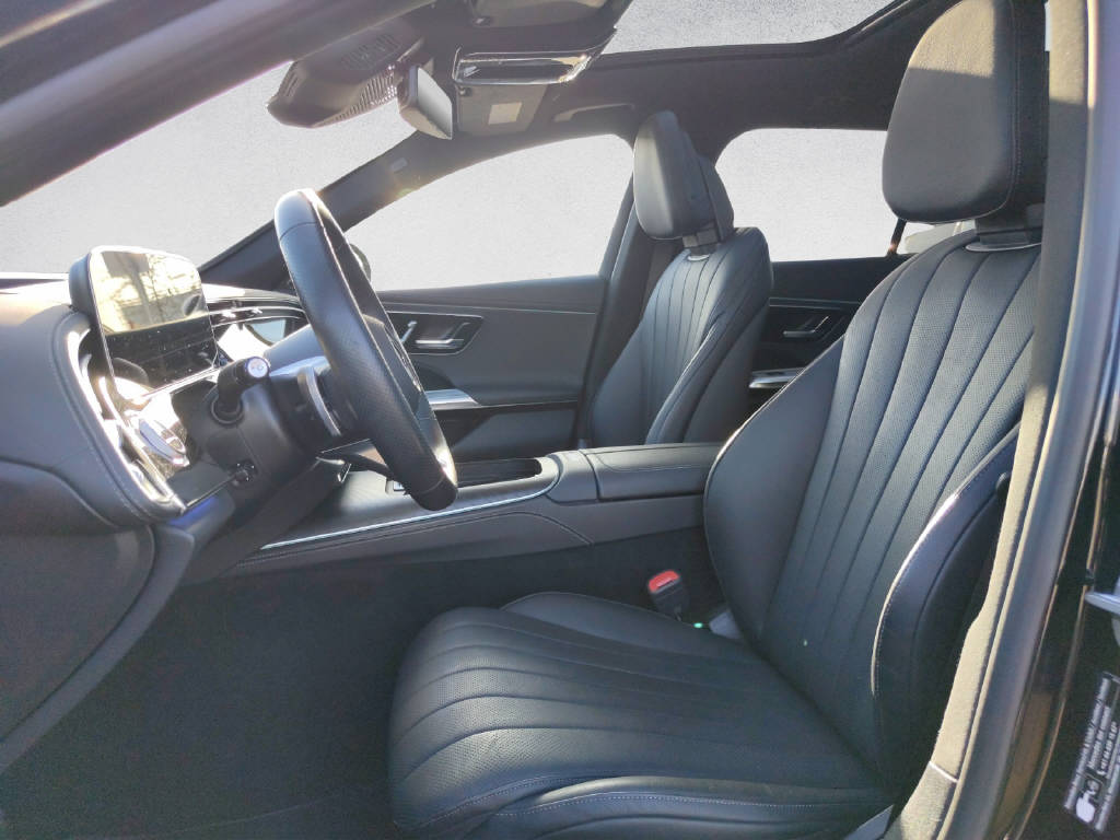 MERCEDES-BENZ E 300 de AMG Line 4Matic T-Modell-image-10