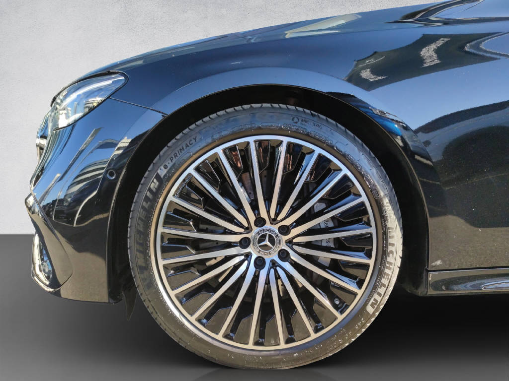 MERCEDES-BENZ E 300 de AMG Line 4Matic T-Modell-image-7